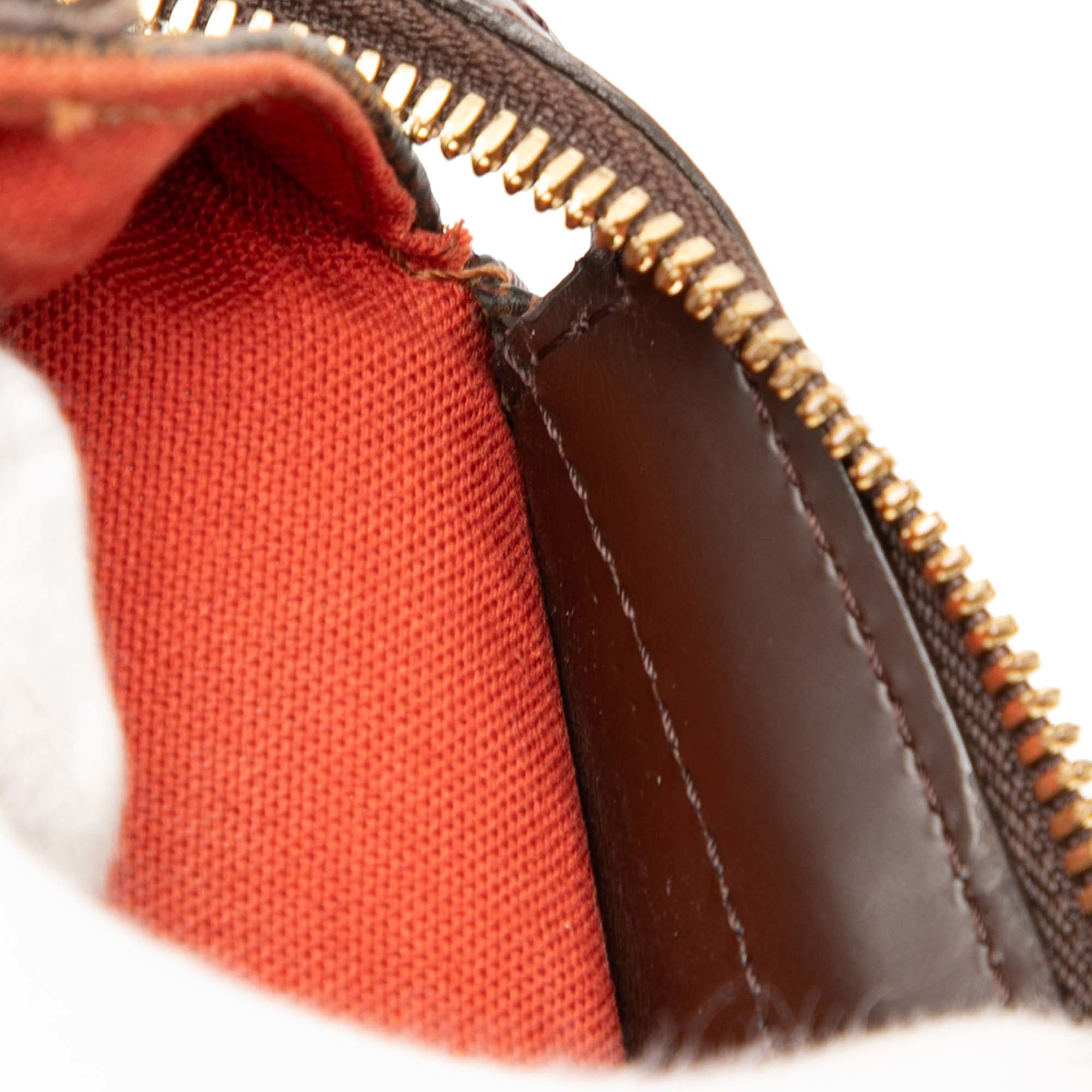 Louis Vuitton Damier Ebene Chelsea, från Luxclusif, i färgen brun. Klicka för att öppna bilden i stort format
