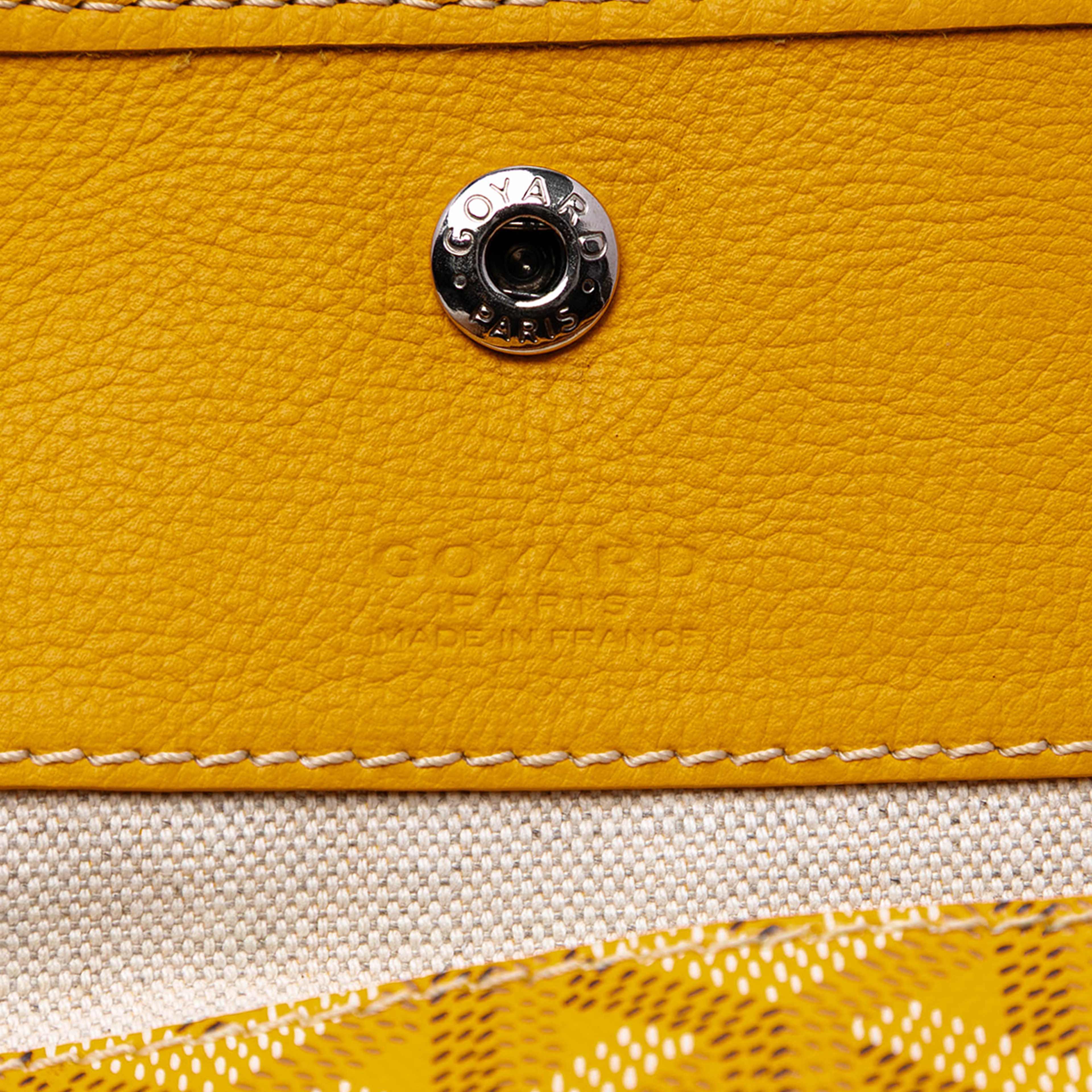 Goyard Goyardine Saint Louis Pm, från Luxclusif, i färgen yellow. Klicka för att öppna bilden i stort format