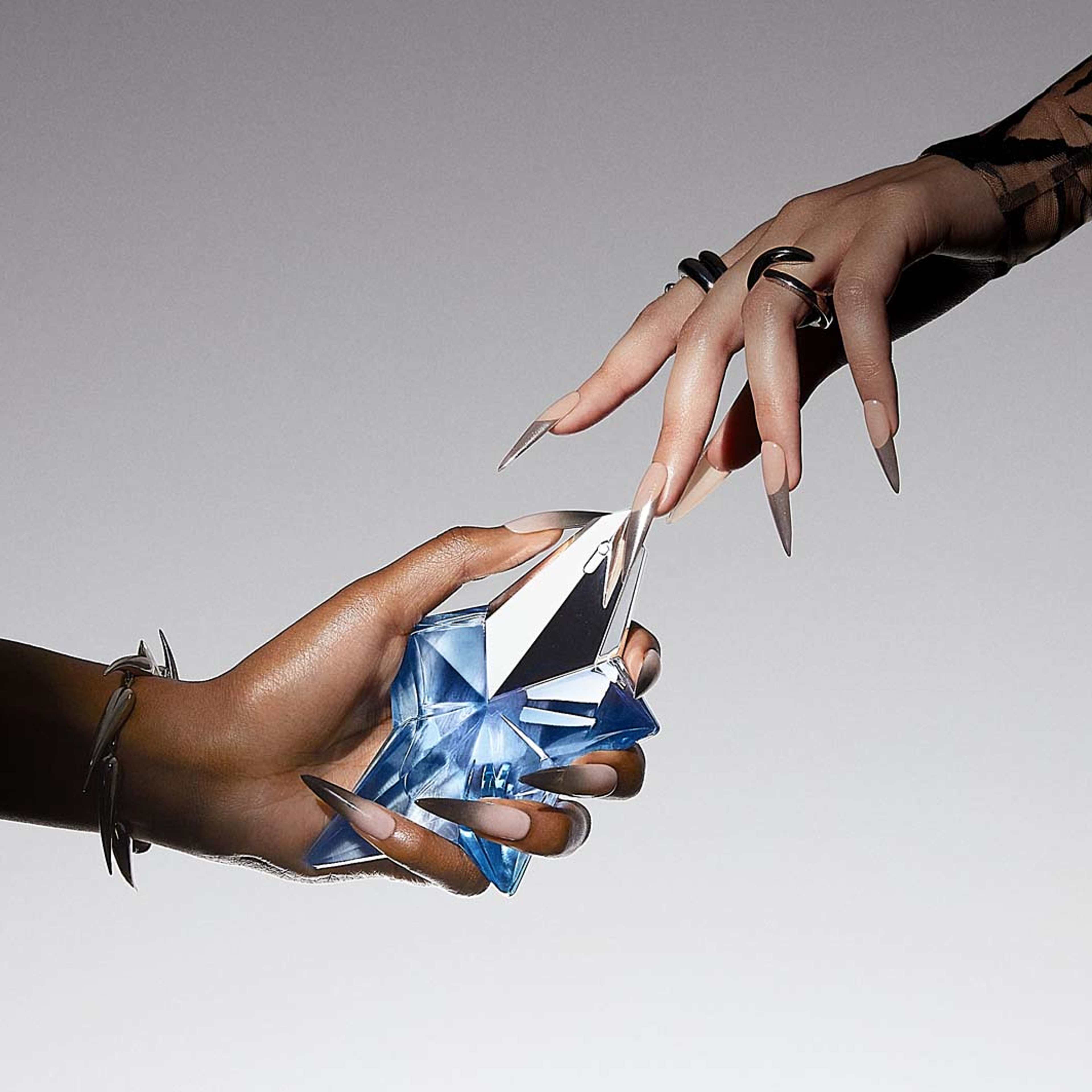 Angel Refillable EdP, från MUGLER. Klicka för att öppna bilden i stort format