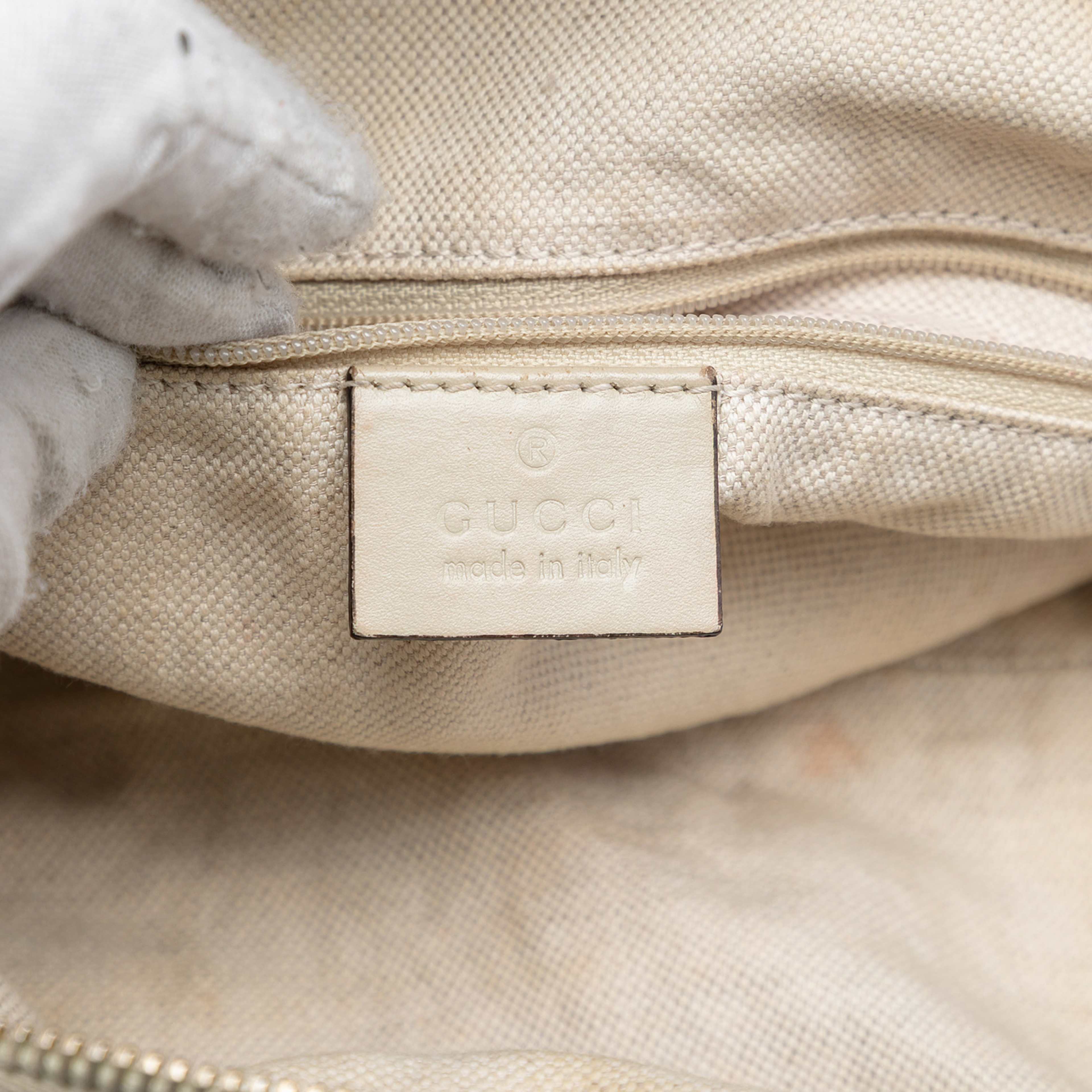 Gucci Gg Canvas Sukey Satchel, från Luxclusif, i färgen beige. Klicka för att öppna bilden i stort format