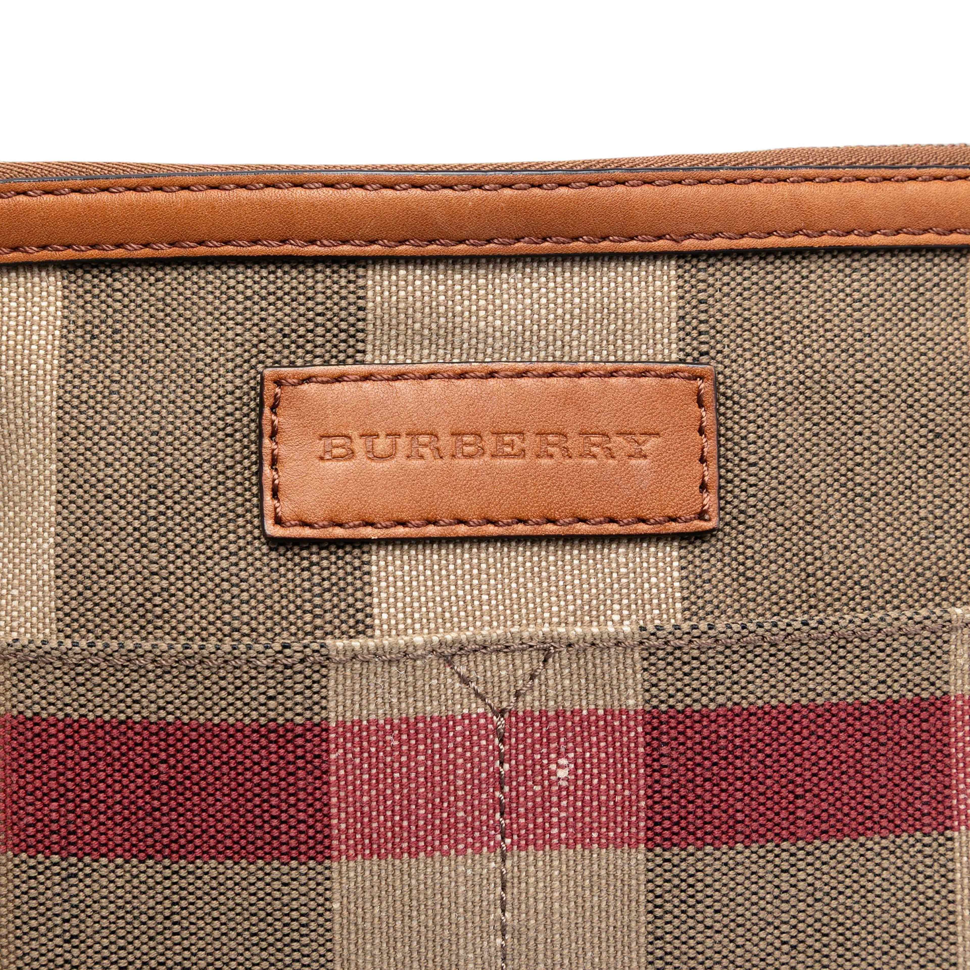 Burberry Medium Mega Check Canvas And Grained Calfskin Ashby Tassel Bucket Bag, från Luxclusif, i färgen light brown. Klicka för att öppna bilden i stort format