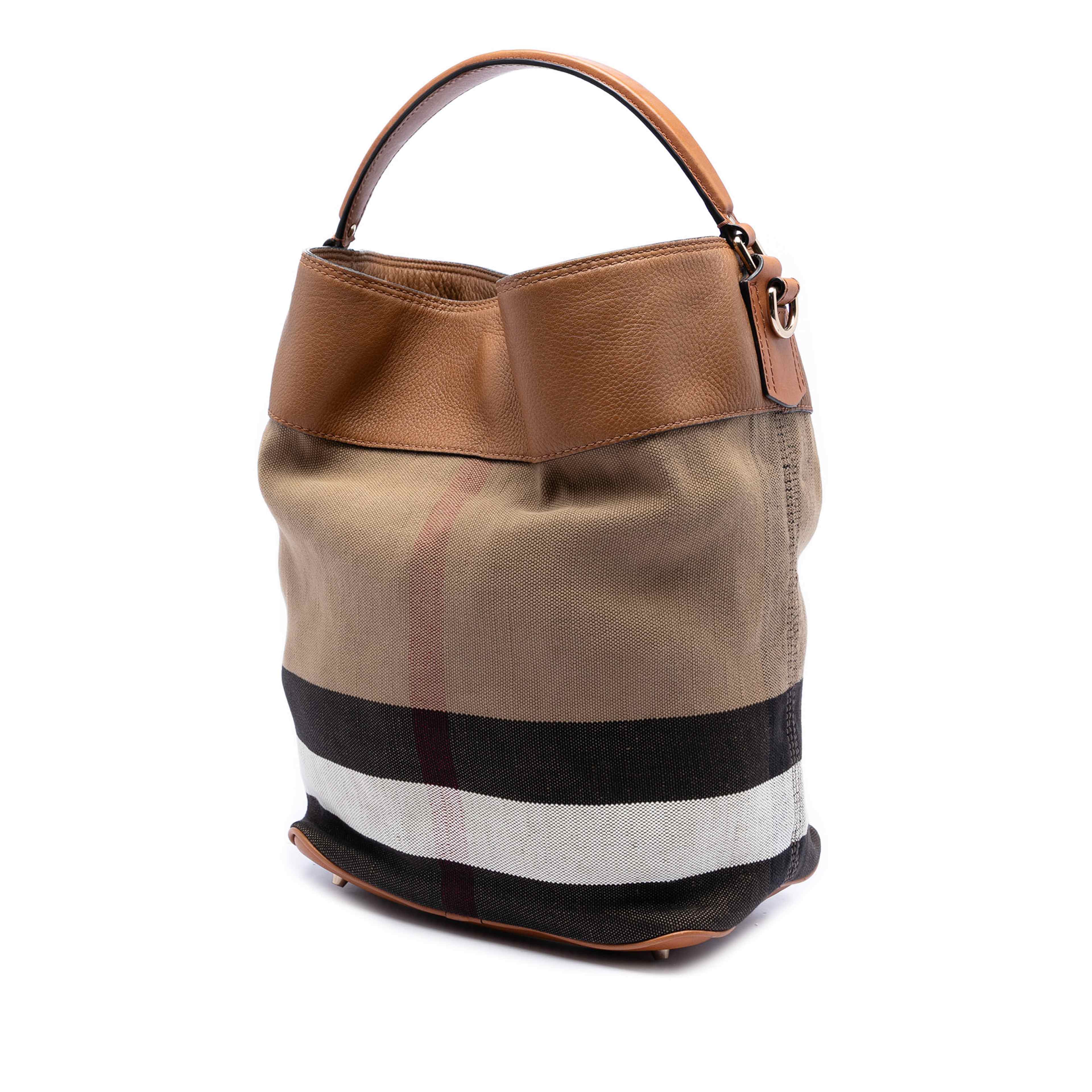 Burberry Medium Mega Check Canvas And Grained Calfskin Ashby Tassel Bucket Bag, från Luxclusif, i färgen light brown. Klicka för att öppna bilden i stort format