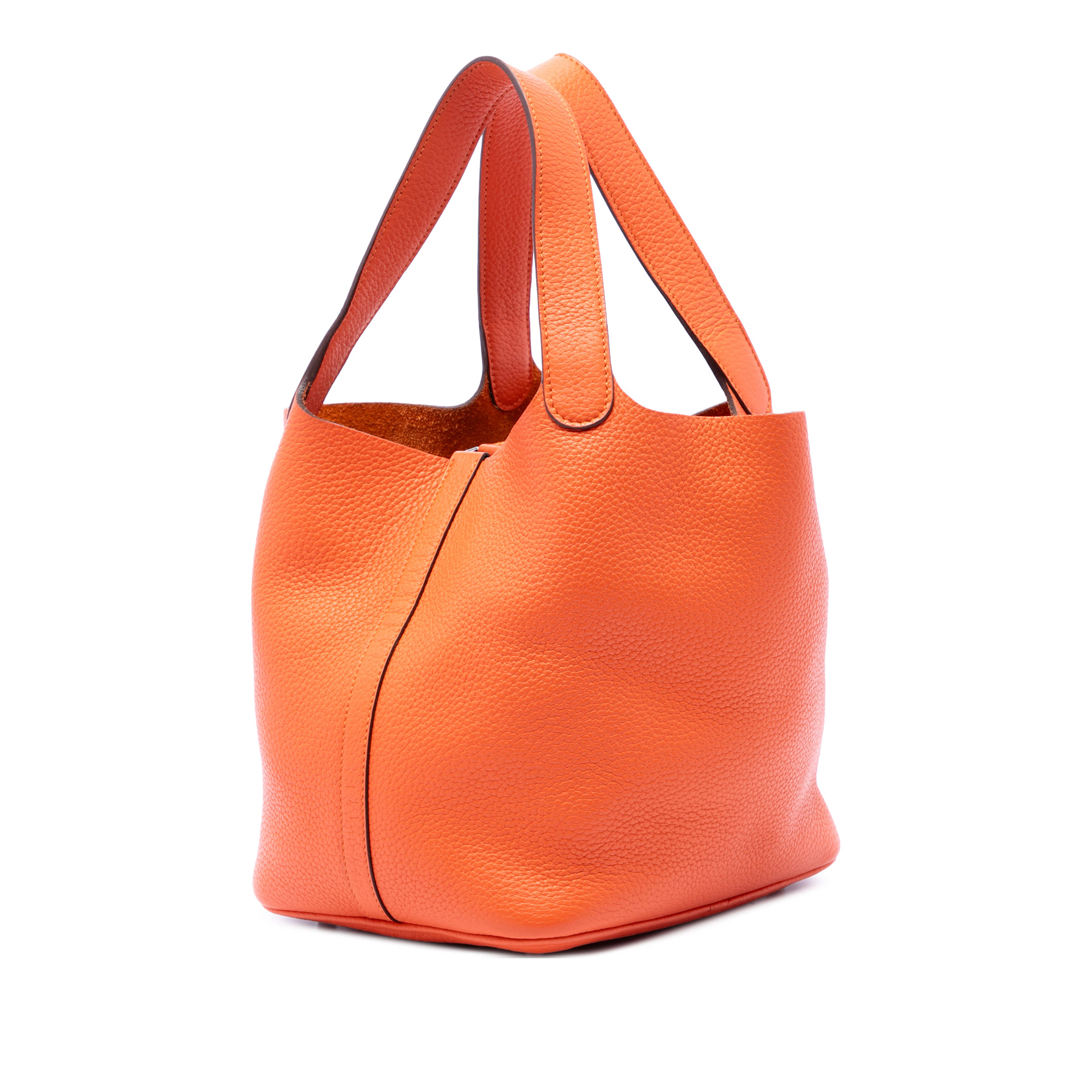 Hermès Clemence Picotin Lock 22, från Luxclusif, i färgen orange. Klicka för att öppna bilden i stort format