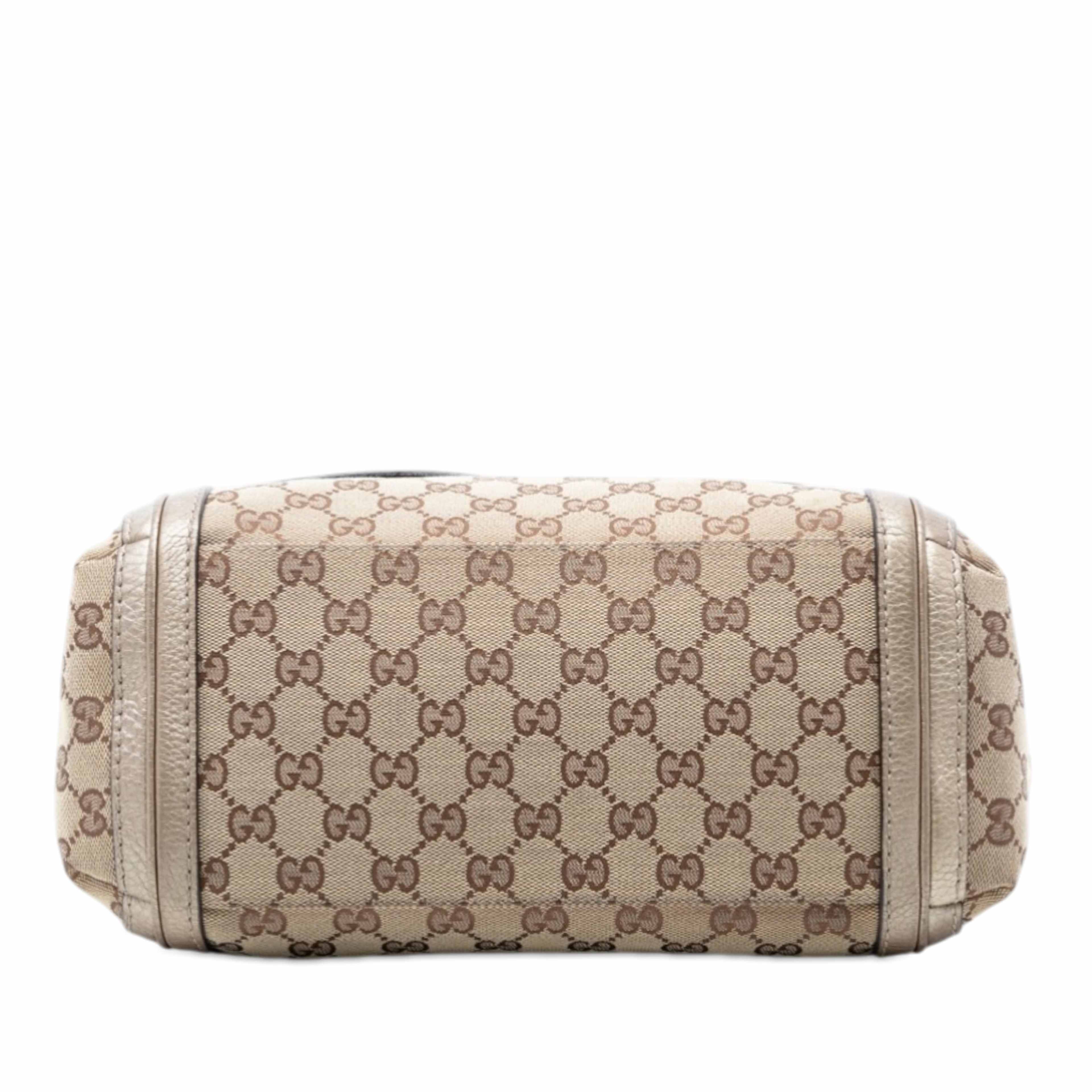 Gucci Gg Canvas Bella Flap Satchel, från Luxclusif, i färgen beige. Klicka för att öppna bilden i stort format