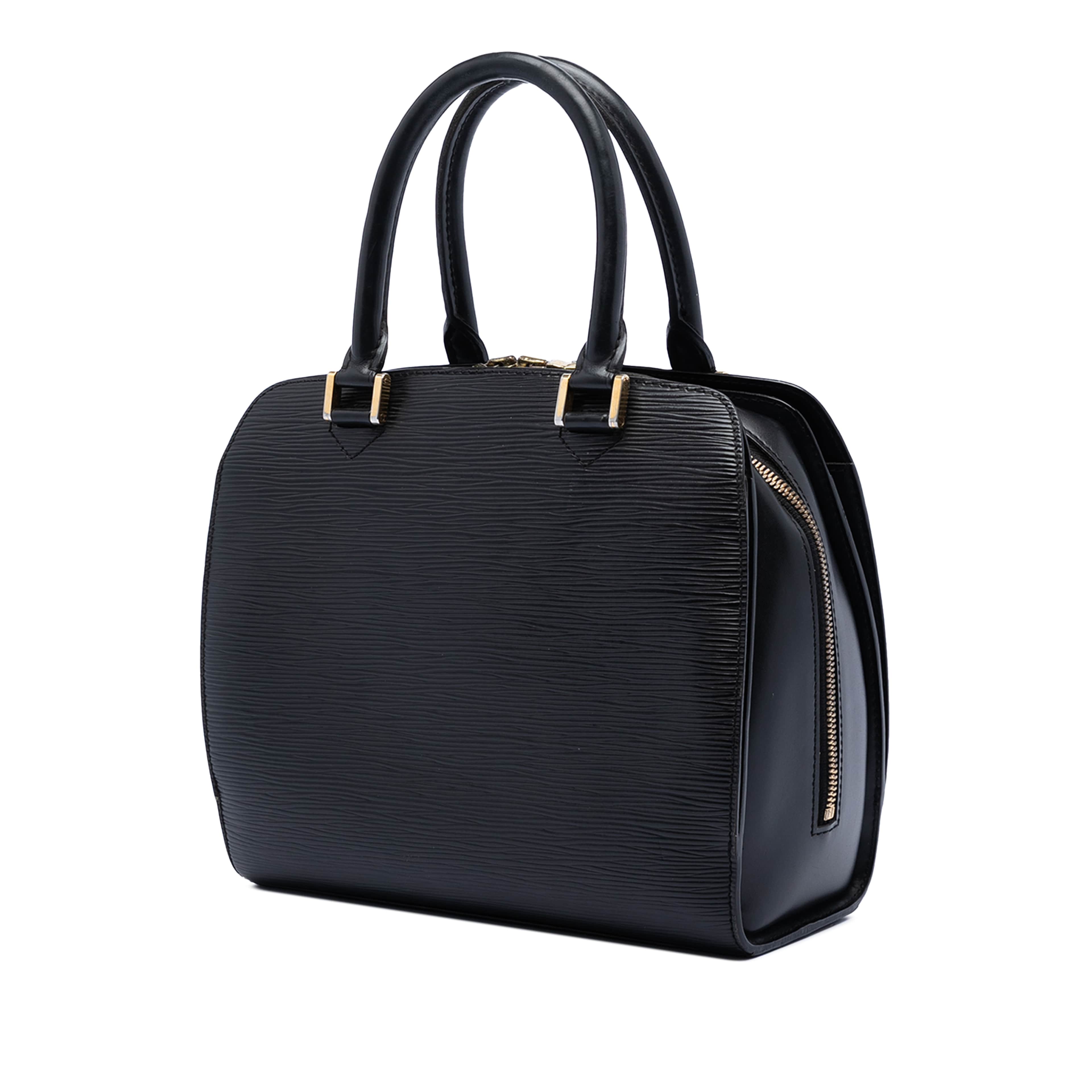Louis Vuitton Epi Pont Neuf Pm, från Luxclusif, i färgen svart. Klicka för att öppna bilden i stort format
