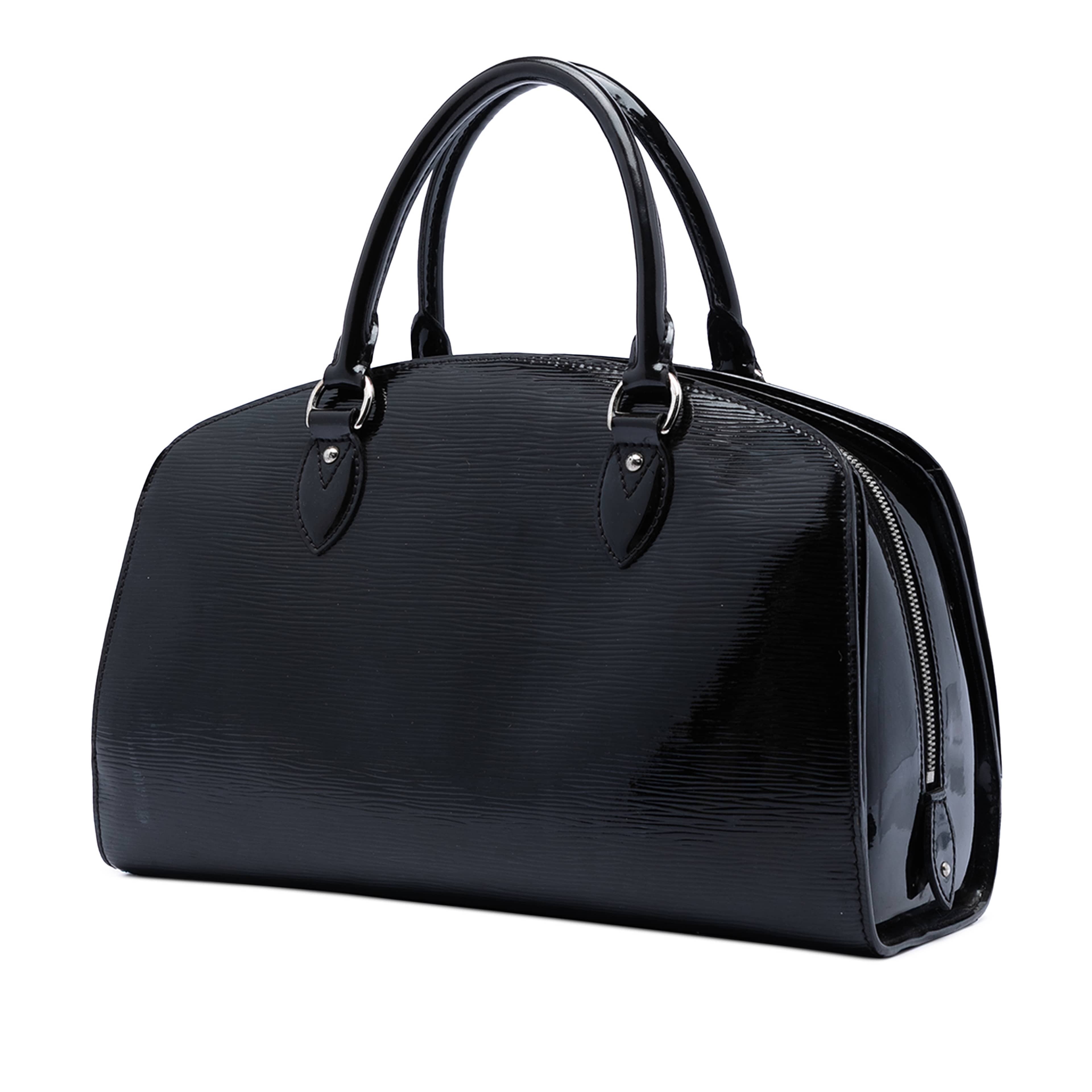 Louis Vuitton Electric Epi Pont Neuf Pm, från Luxclusif, i färgen svart. Klicka för att öppna bilden i stort format