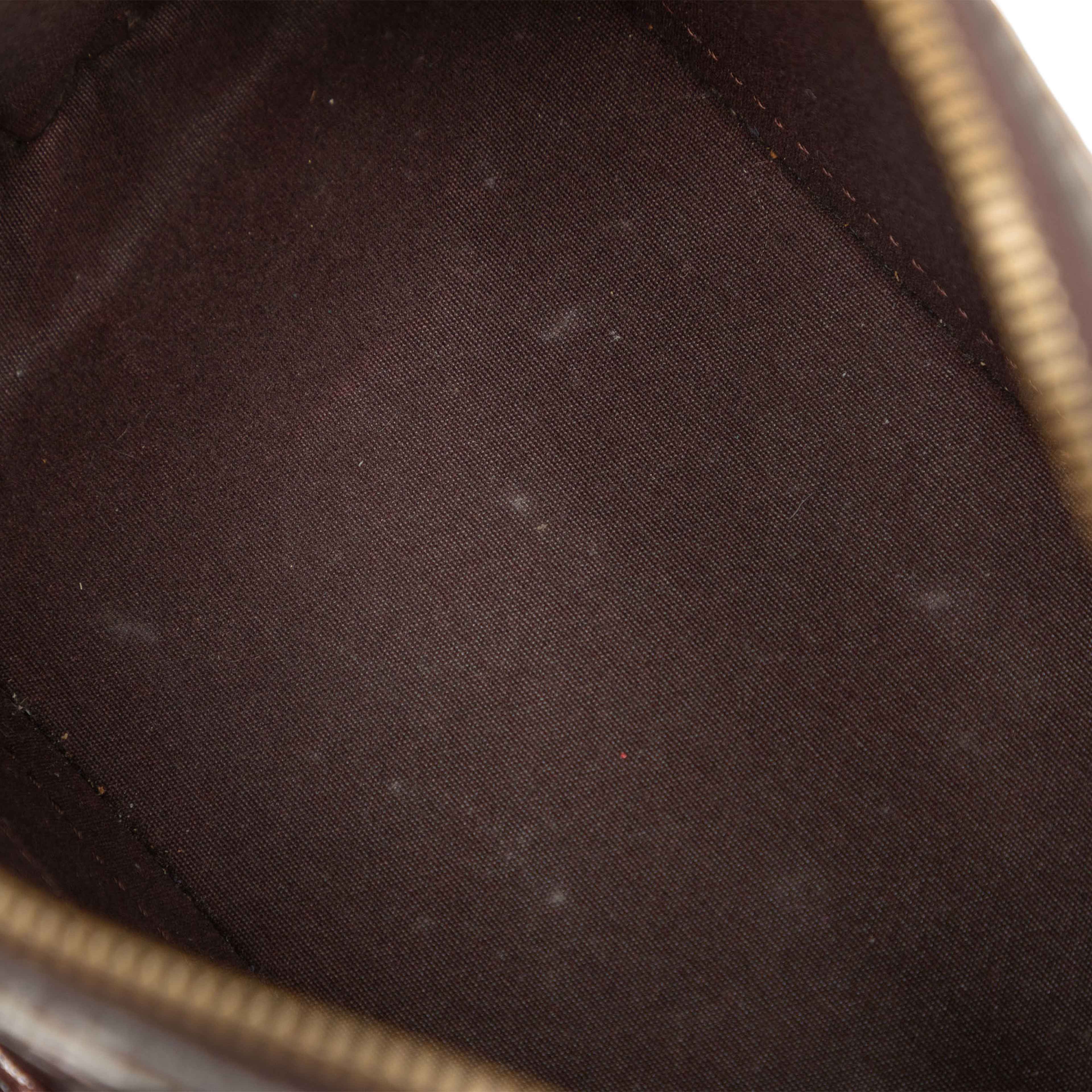 Louis Vuitton Monogram Vernis Alma Bb, från Luxclusif, i färgen purpur. Klicka för att öppna bilden i stort format