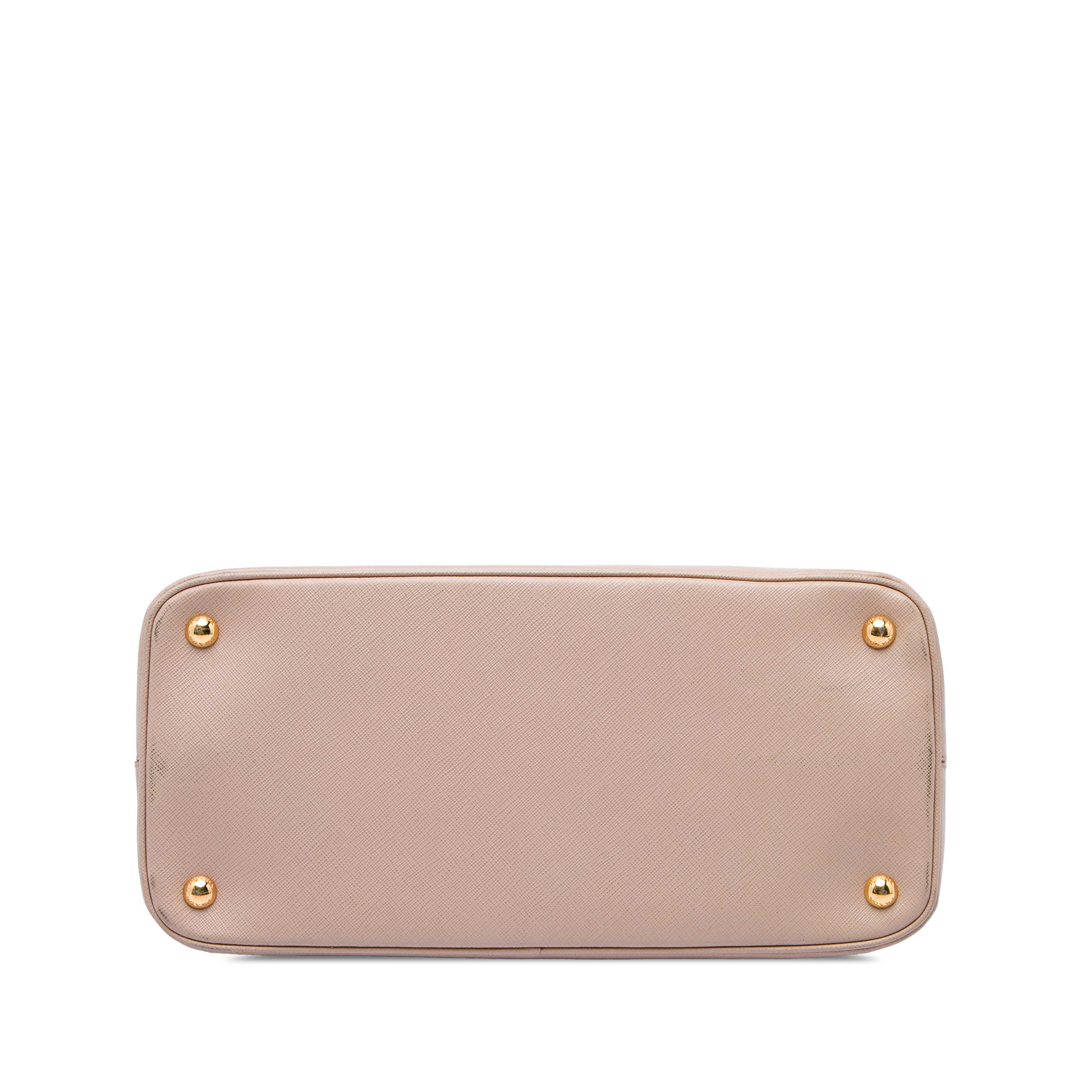 Prada Large Saffiano Lux Open Promenade Satchel, från Luxclusif, i färgen rosa. Klicka för att öppna bilden i stort format