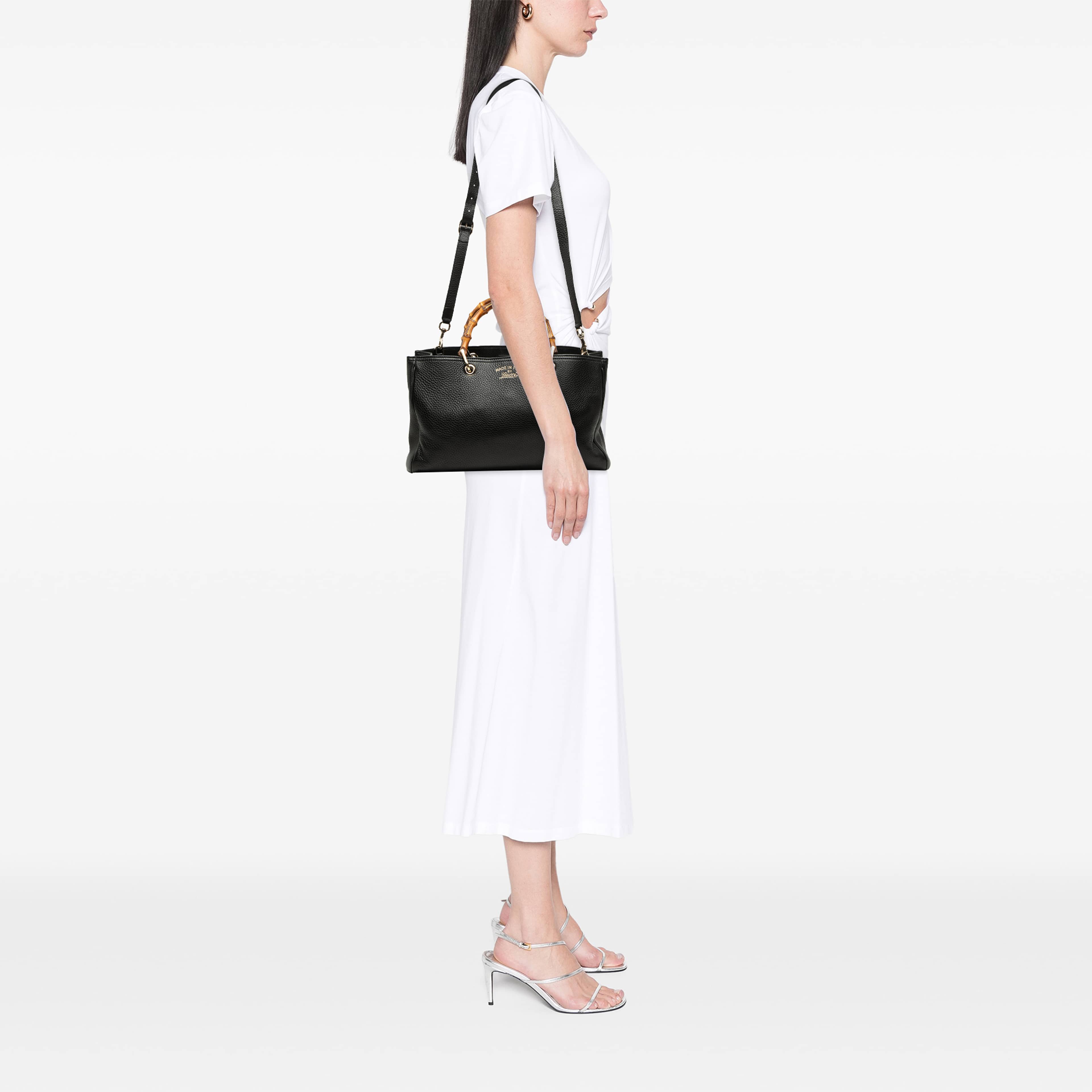 Gucci Medium Calfskin Bamboo Shopper Satchel, från Luxclusif, i färgen svart. Klicka för att öppna bilden i stort format