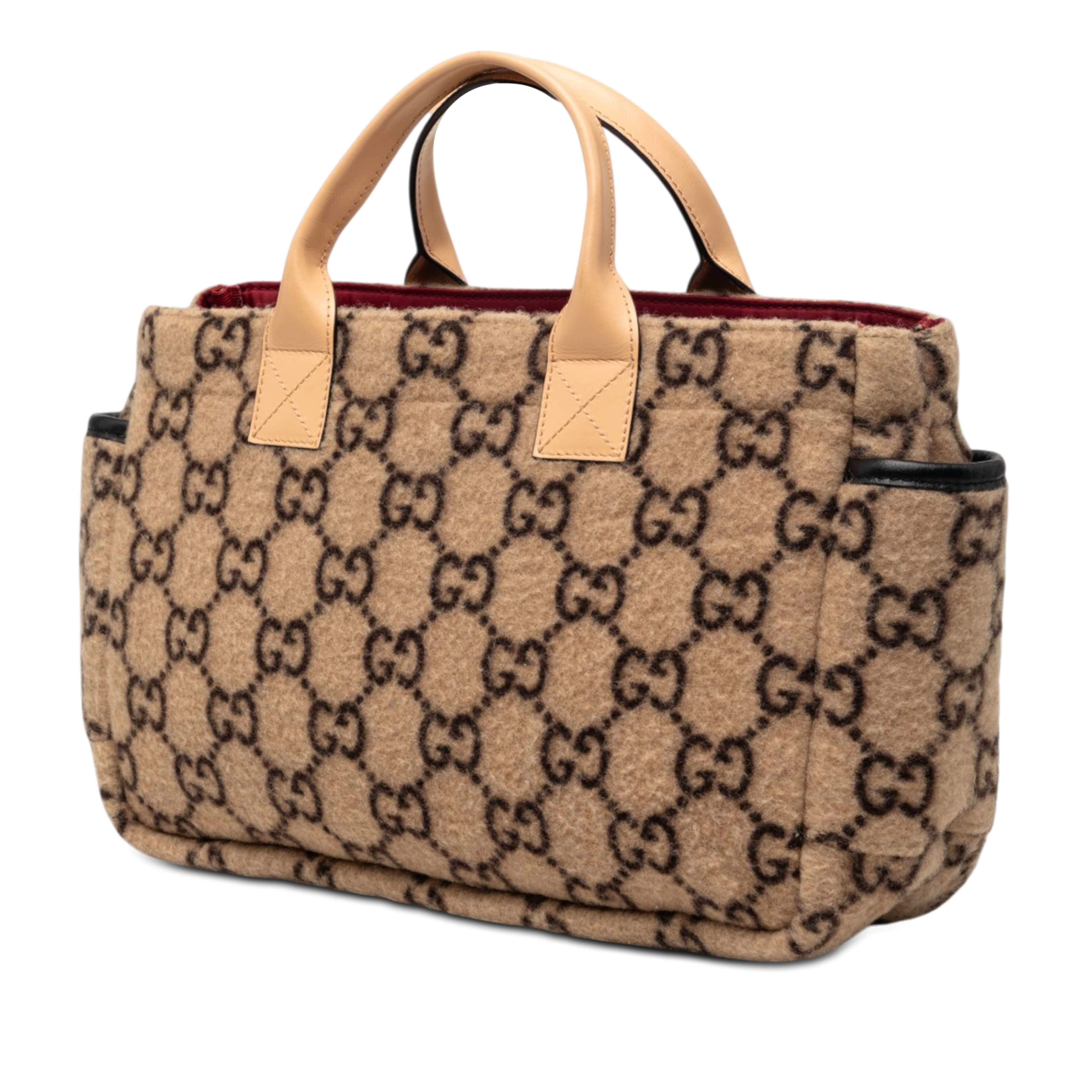 Gucci Gg Wool Childrens Pocket Handbag, från Luxclusif, i färgen beige. Klicka för att öppna bilden i stort format