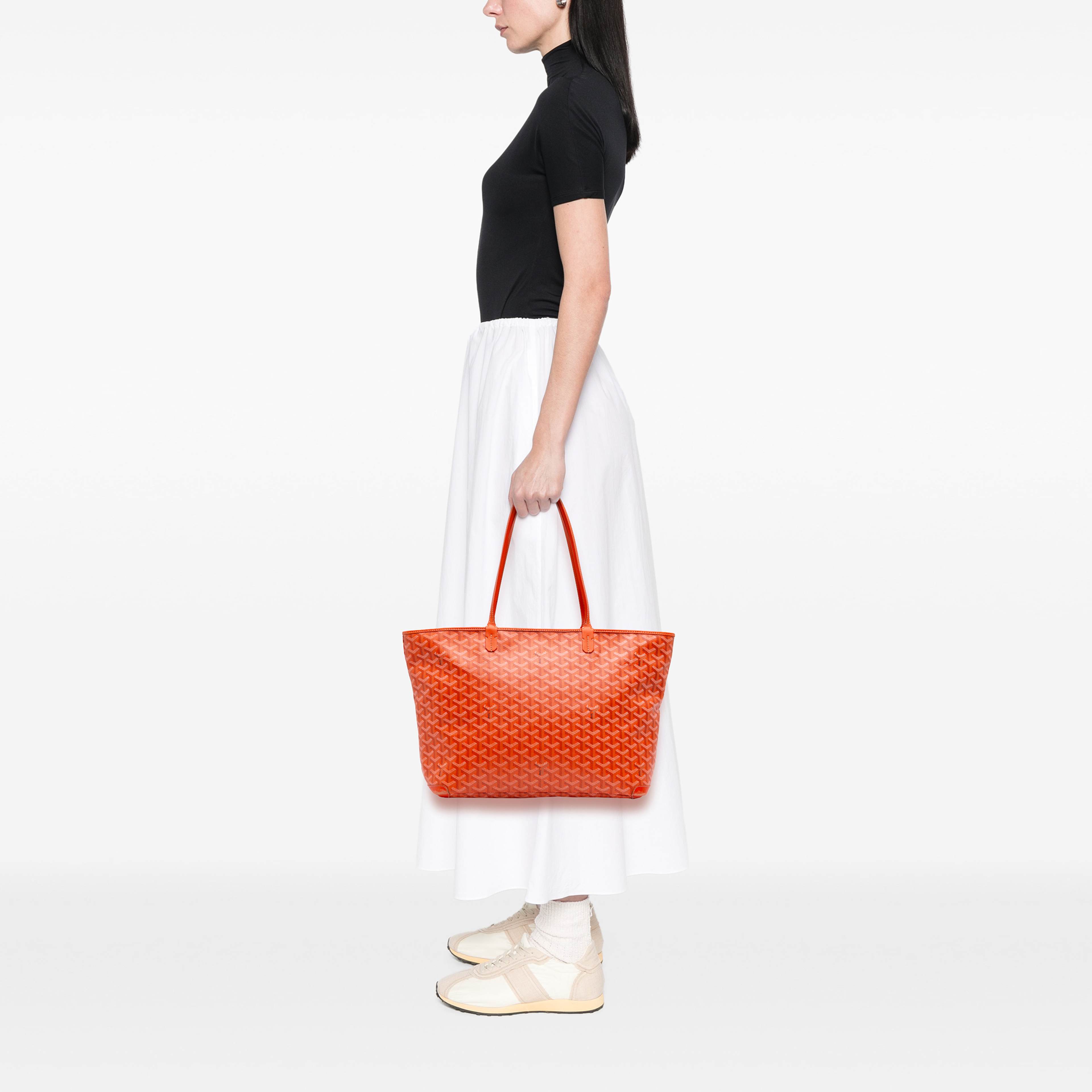 Goyard Goyardine Artois Mm, från Luxclusif, i färgen orange. Klicka för att öppna bilden i stort format