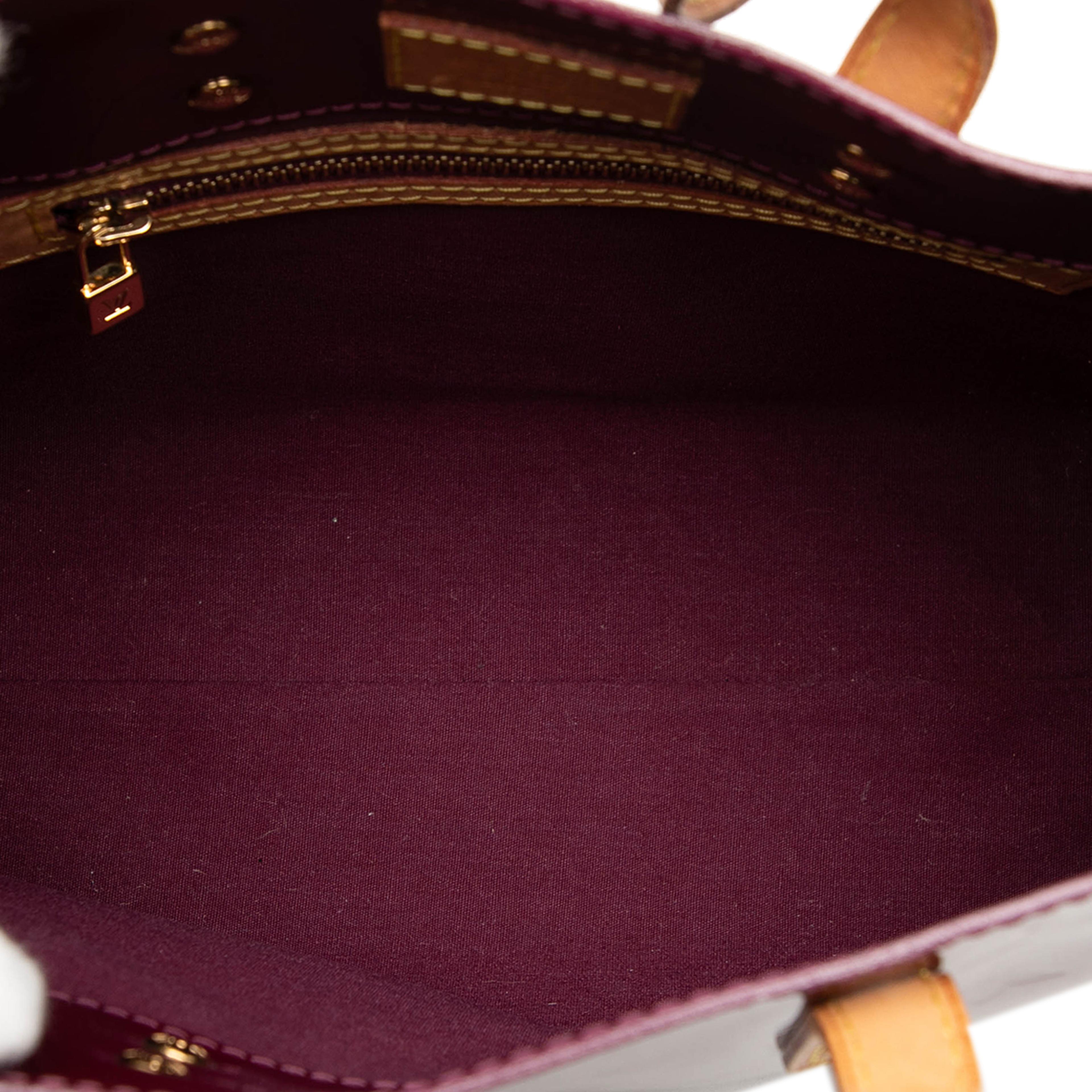 Louis Vuitton Monogram Vernis Reade Pm, från Luxclusif, i färgen purpur. Klicka för att öppna bilden i stort format