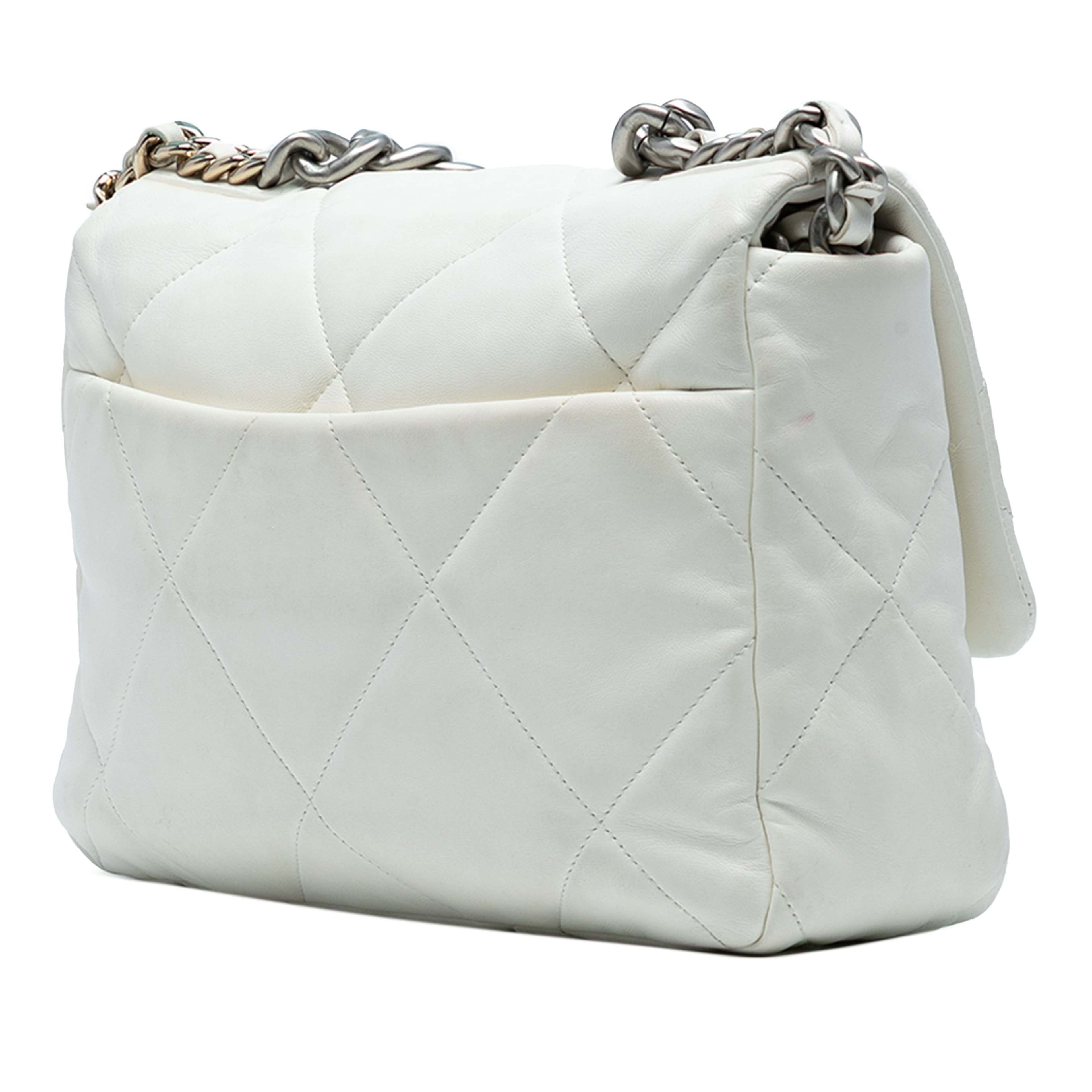 Chanel Large Lambskin 19 Flap, från Luxclusif, i färgen white. Klicka för att öppna bilden i stort format