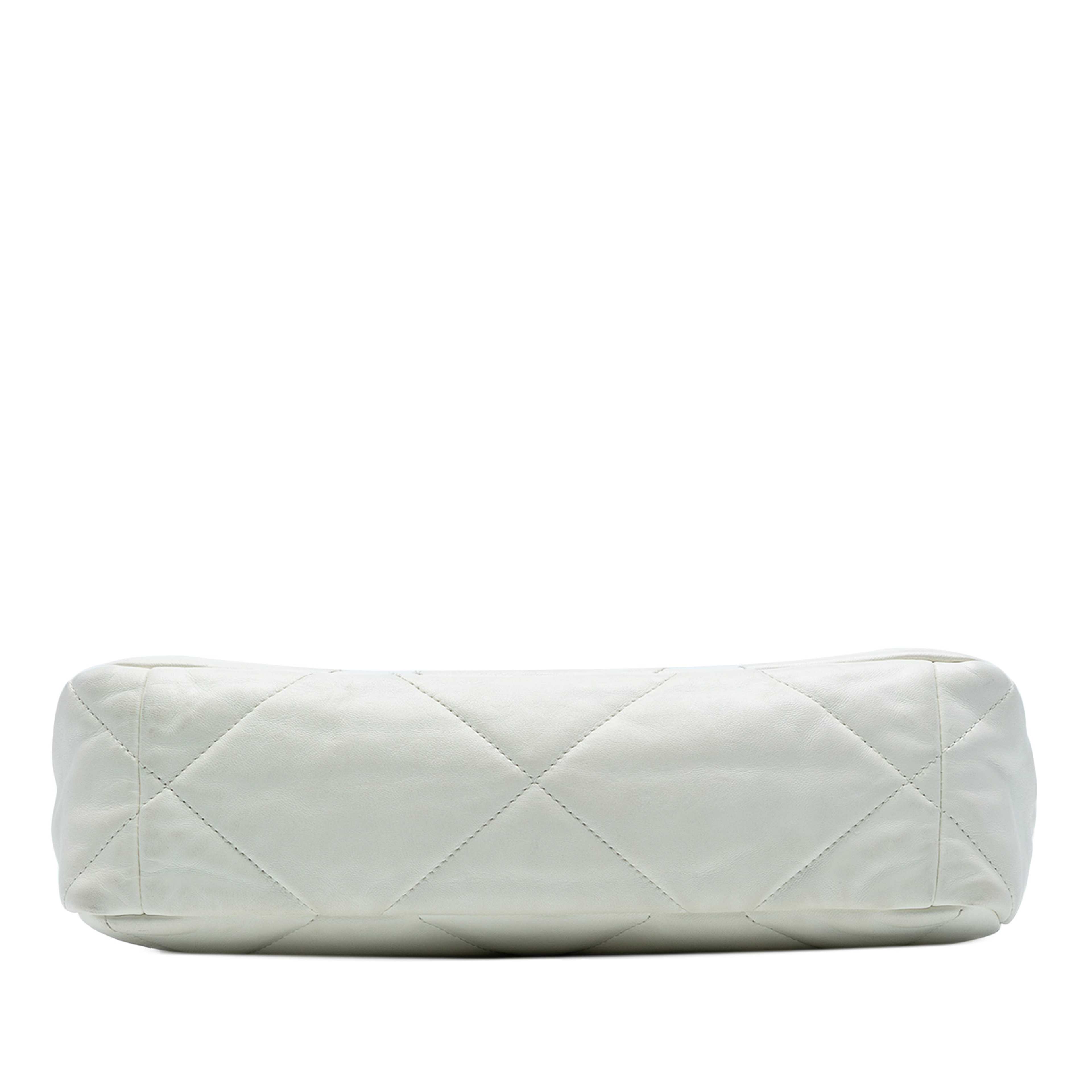 Chanel Large Lambskin 19 Flap, från Luxclusif, i färgen white. Klicka för att öppna bilden i stort format