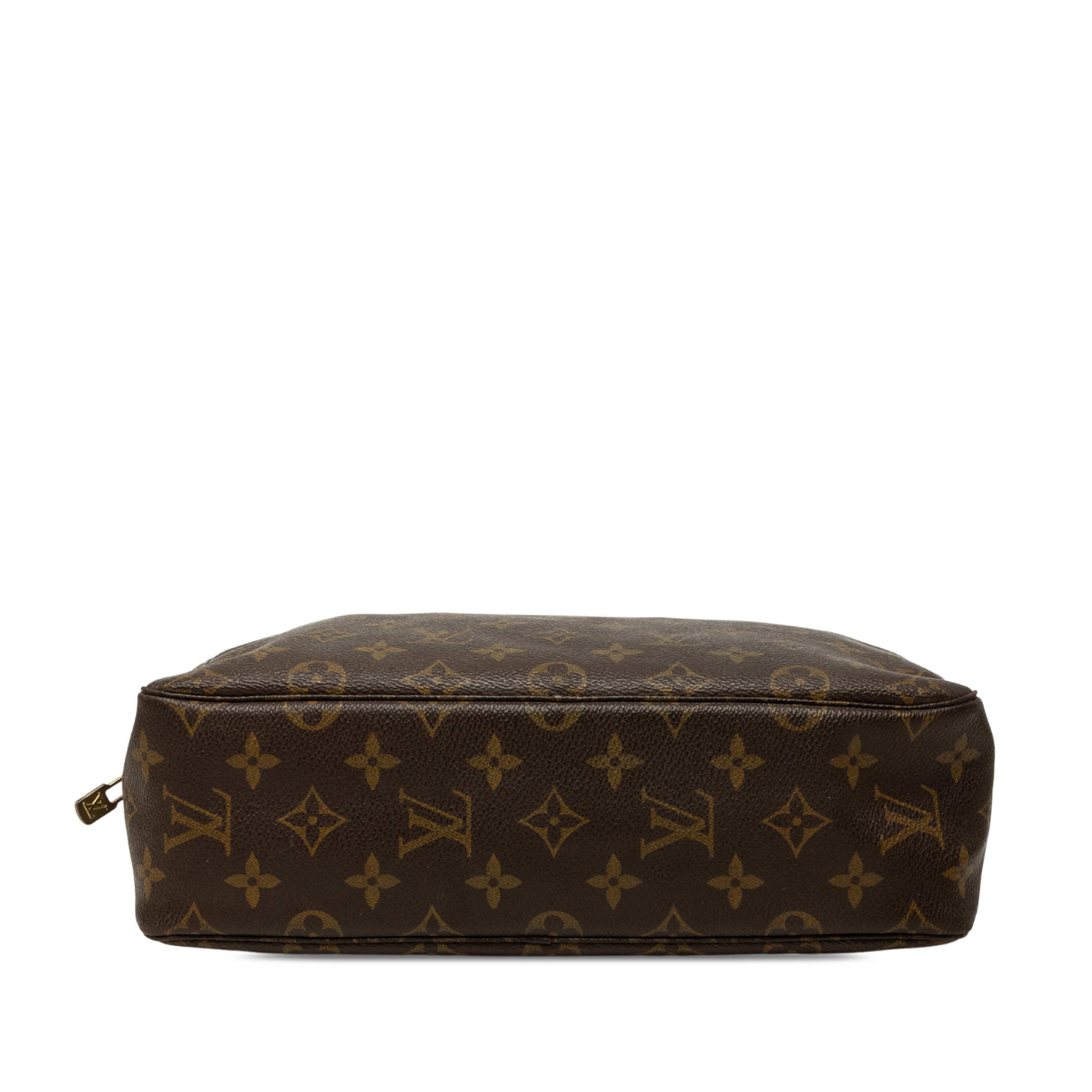 Louis Vuitton Monogram Trousse Toilette 28, från Luxclusif, i färgen brun. Klicka för att öppna bilden i stort format