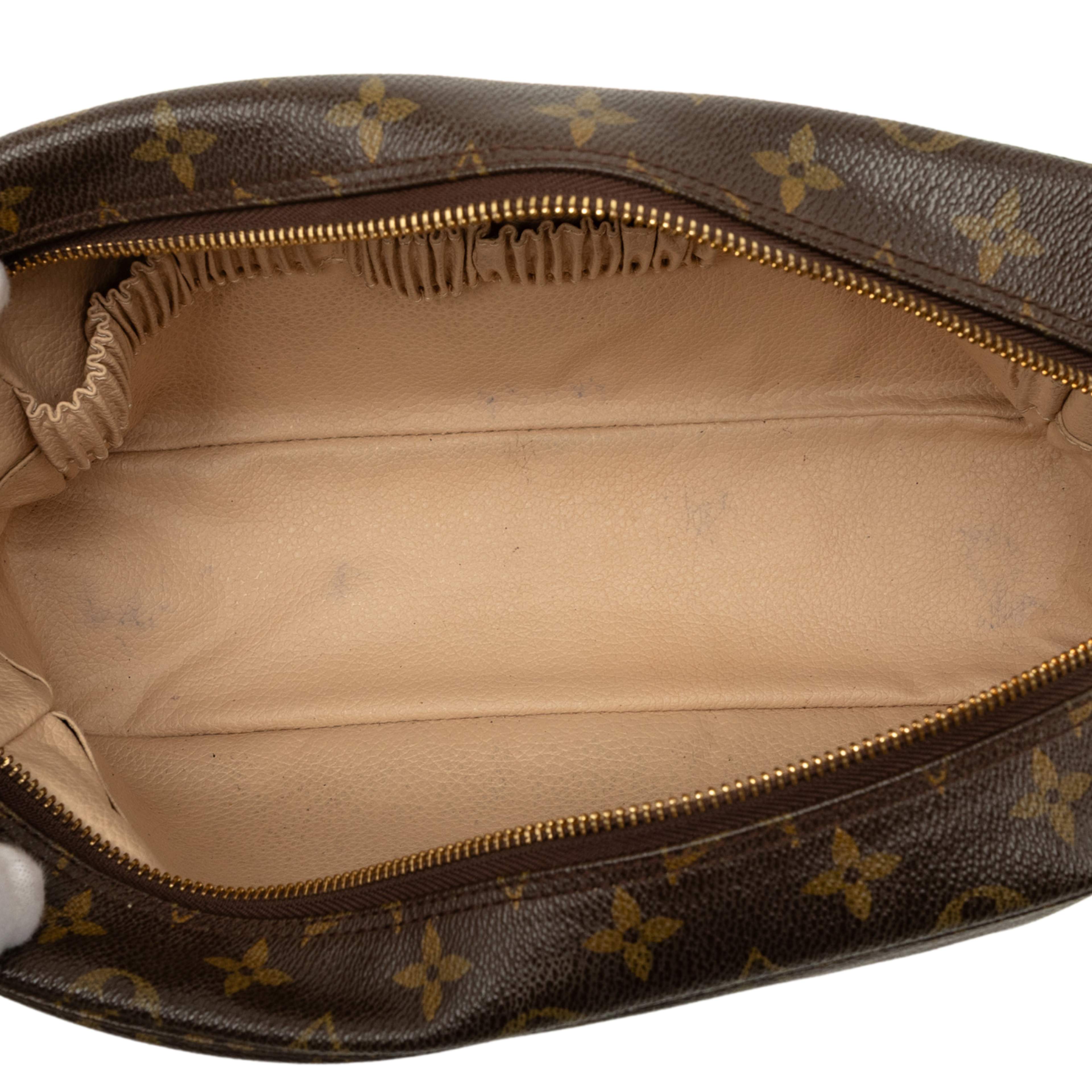 Louis Vuitton Monogram Trousse Toilette 28, från Luxclusif, i färgen brun. Klicka för att öppna bilden i stort format