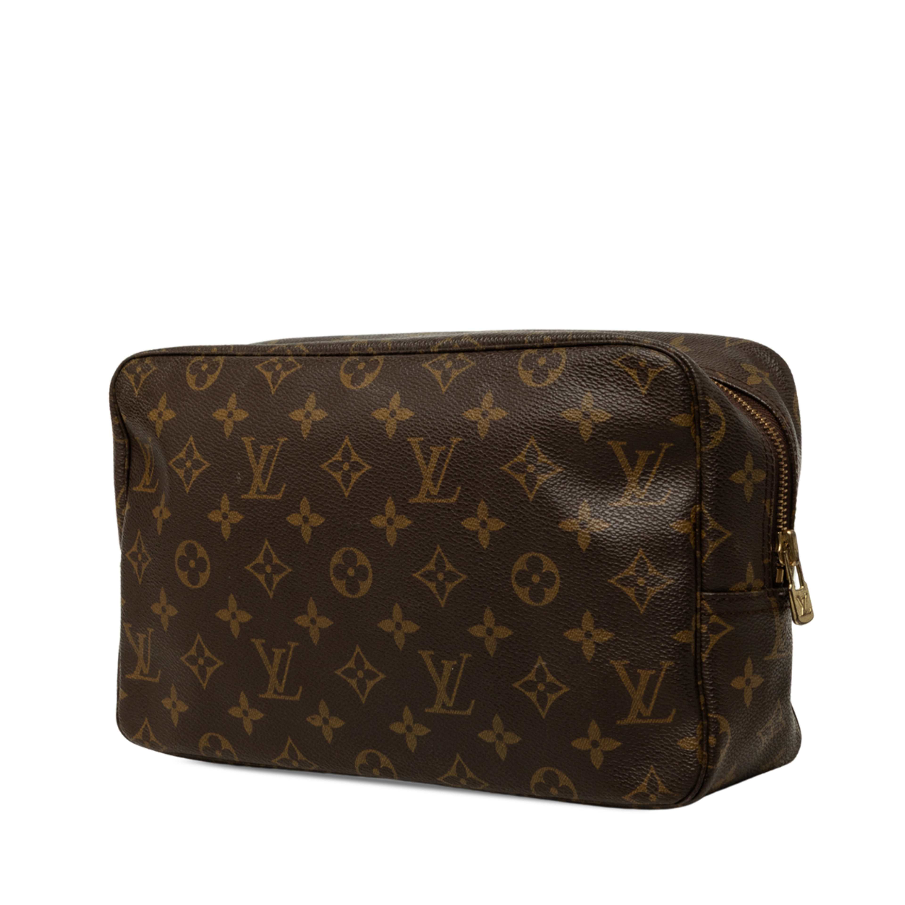 Louis Vuitton Monogram Trousse Toilette 28, från Luxclusif, i färgen brun. Klicka för att öppna bilden i stort format