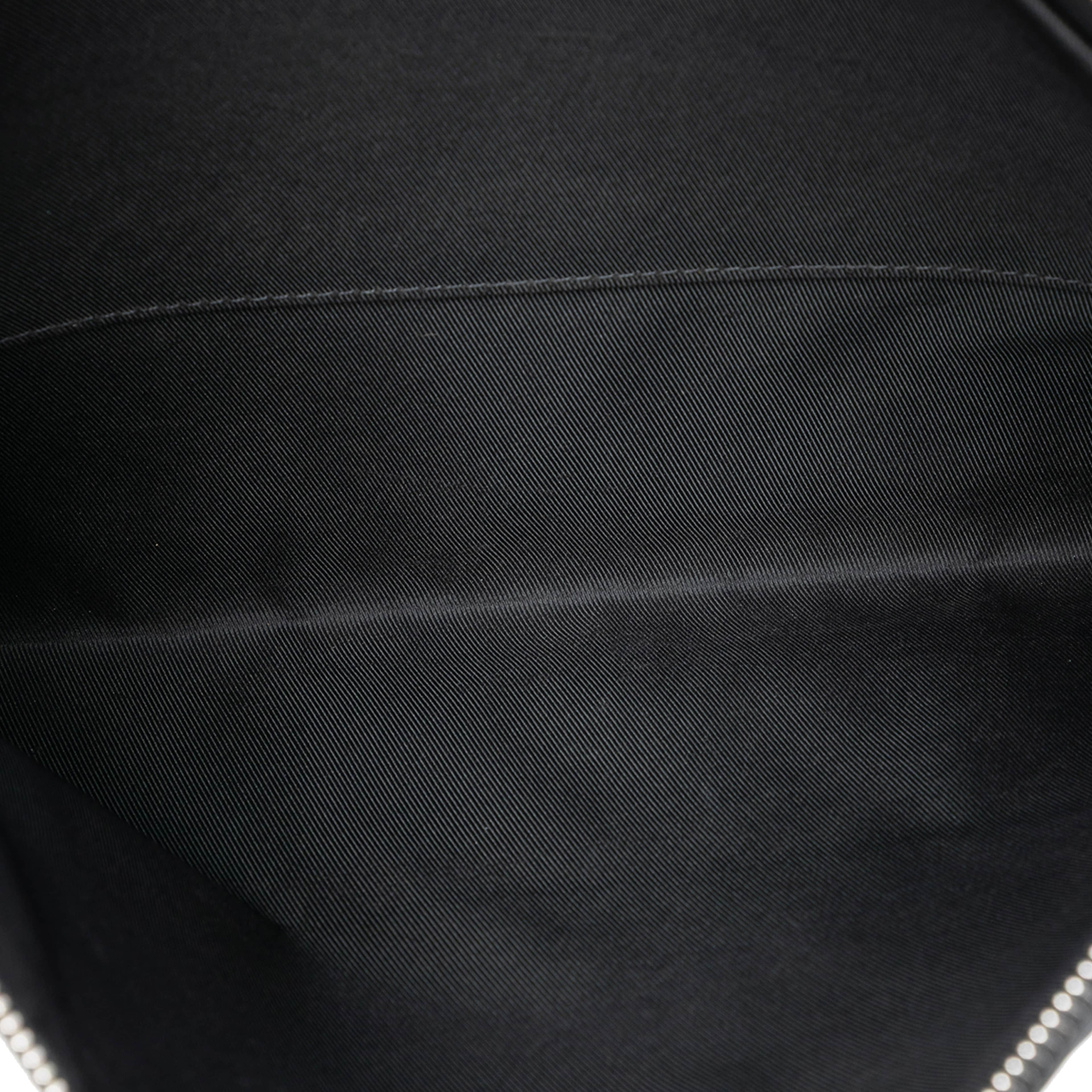 Louis Vuitton Damier Infini Pochette Discovery Gm, från Luxclusif, i färgen black. Klicka för att öppna bilden i stort format