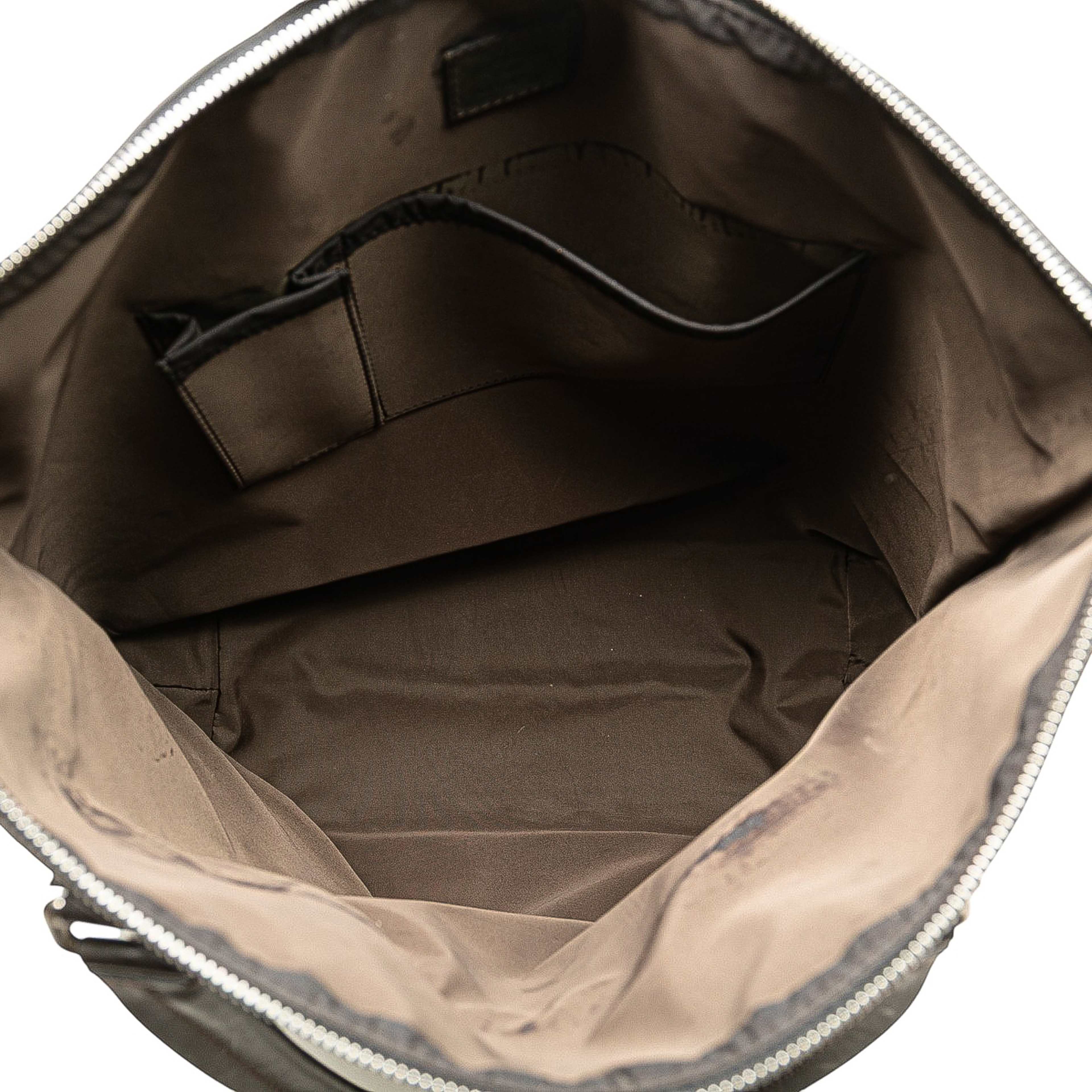 Louis Vuitton Damier Geant Cougar, från Luxclusif, i färgen black. Klicka för att öppna bilden i stort format