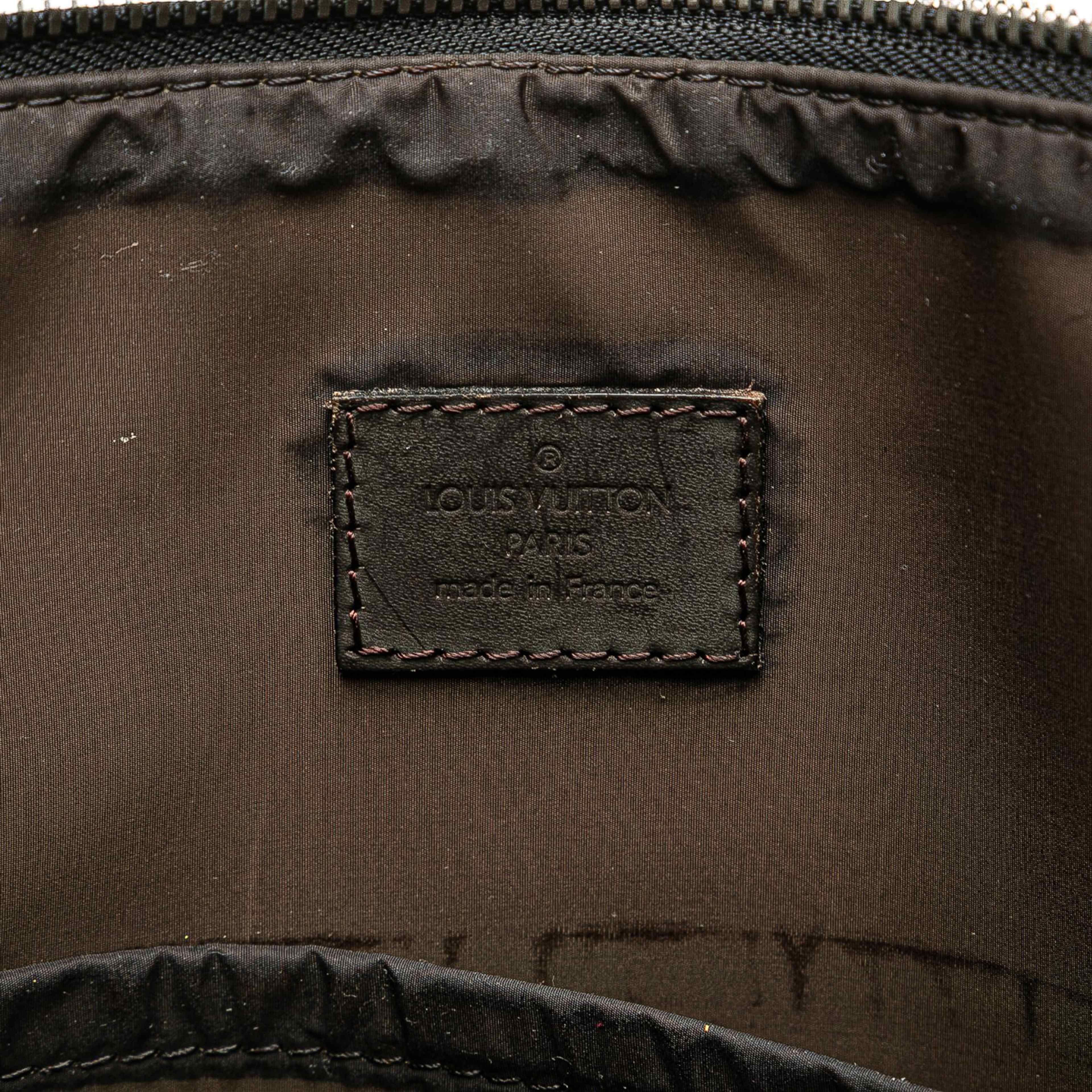 Louis Vuitton Damier Geant Cougar, från Luxclusif, i färgen black. Klicka för att öppna bilden i stort format