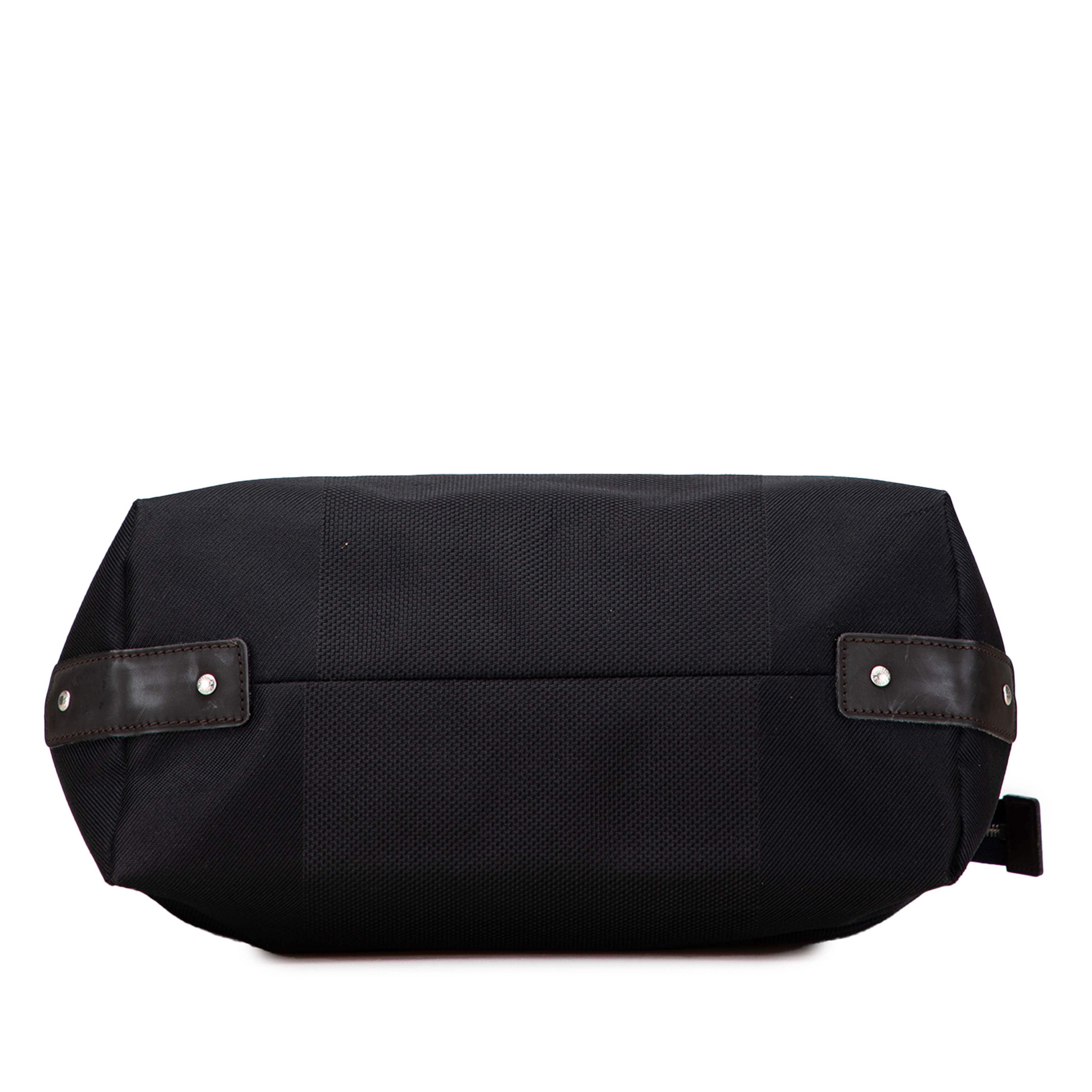 Louis Vuitton Damier Geant Cougar, från Luxclusif, i färgen black. Klicka för att öppna bilden i stort format