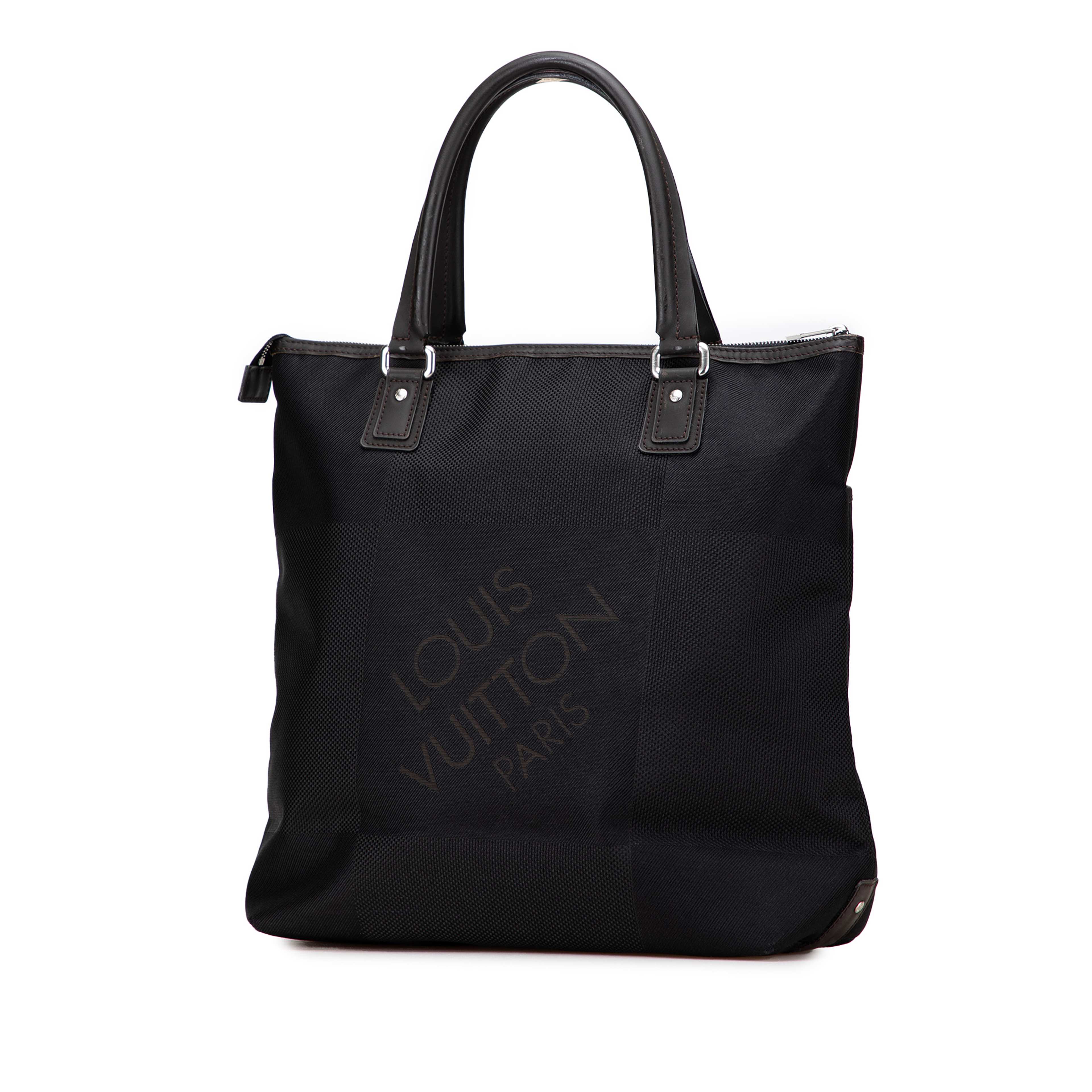 Louis Vuitton Damier Geant Cougar, från Luxclusif, i färgen black. Klicka för att öppna bilden i stort format