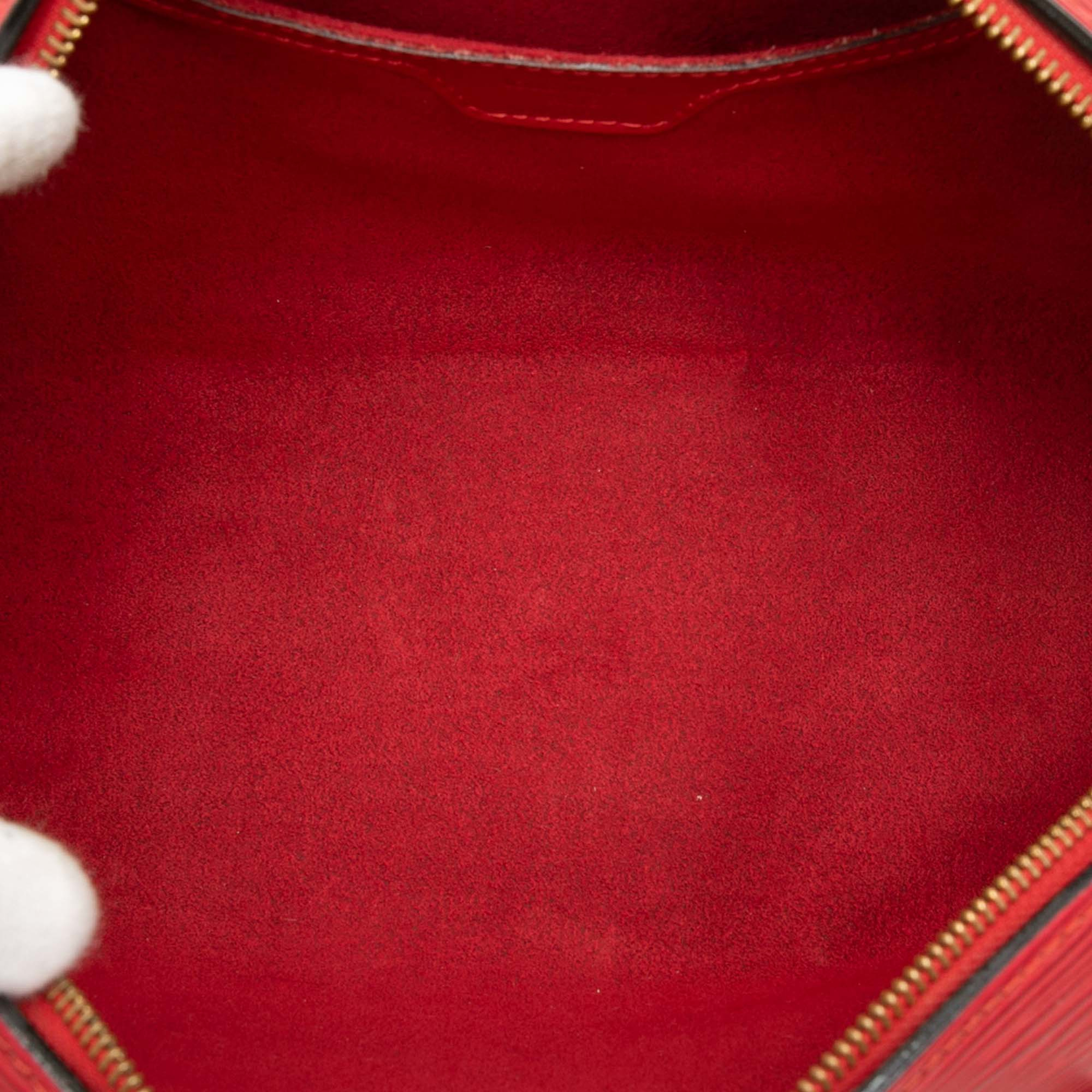 Louis Vuitton Epi Soufflot, från Luxclusif, i färgen red. Klicka för att öppna bilden i stort format