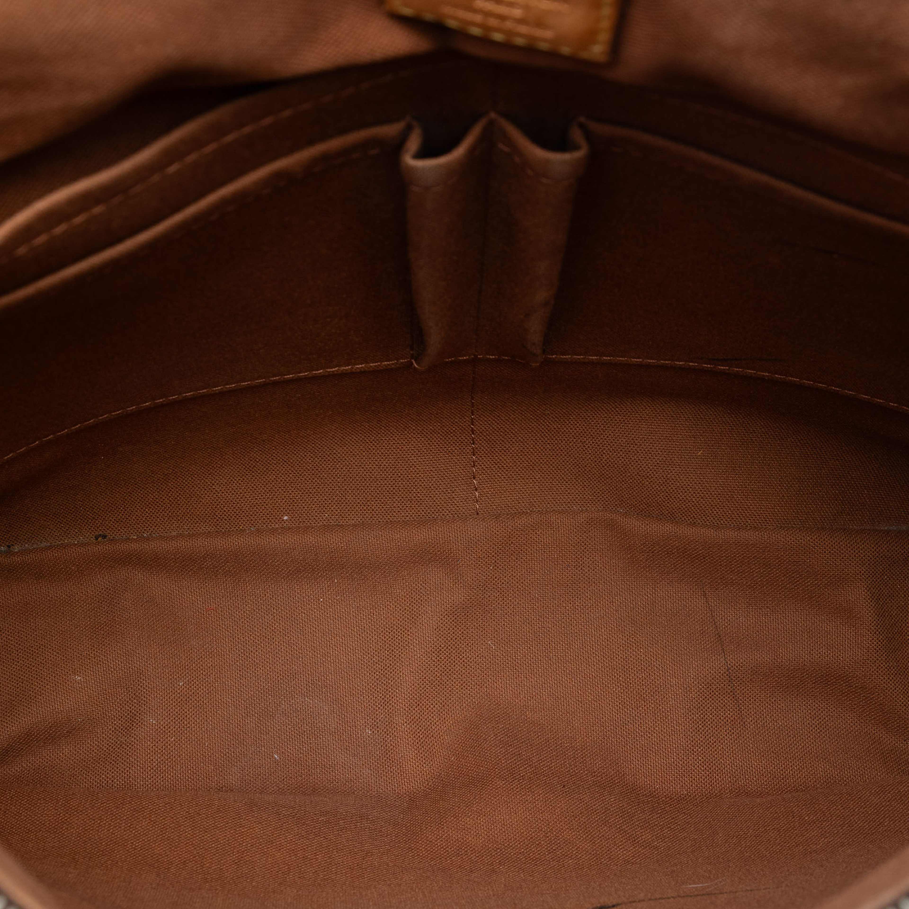 Louis Vuitton Monogram Beaubourg Messenger Mm, från Luxclusif, i färgen brown. Klicka för att öppna bilden i stort format