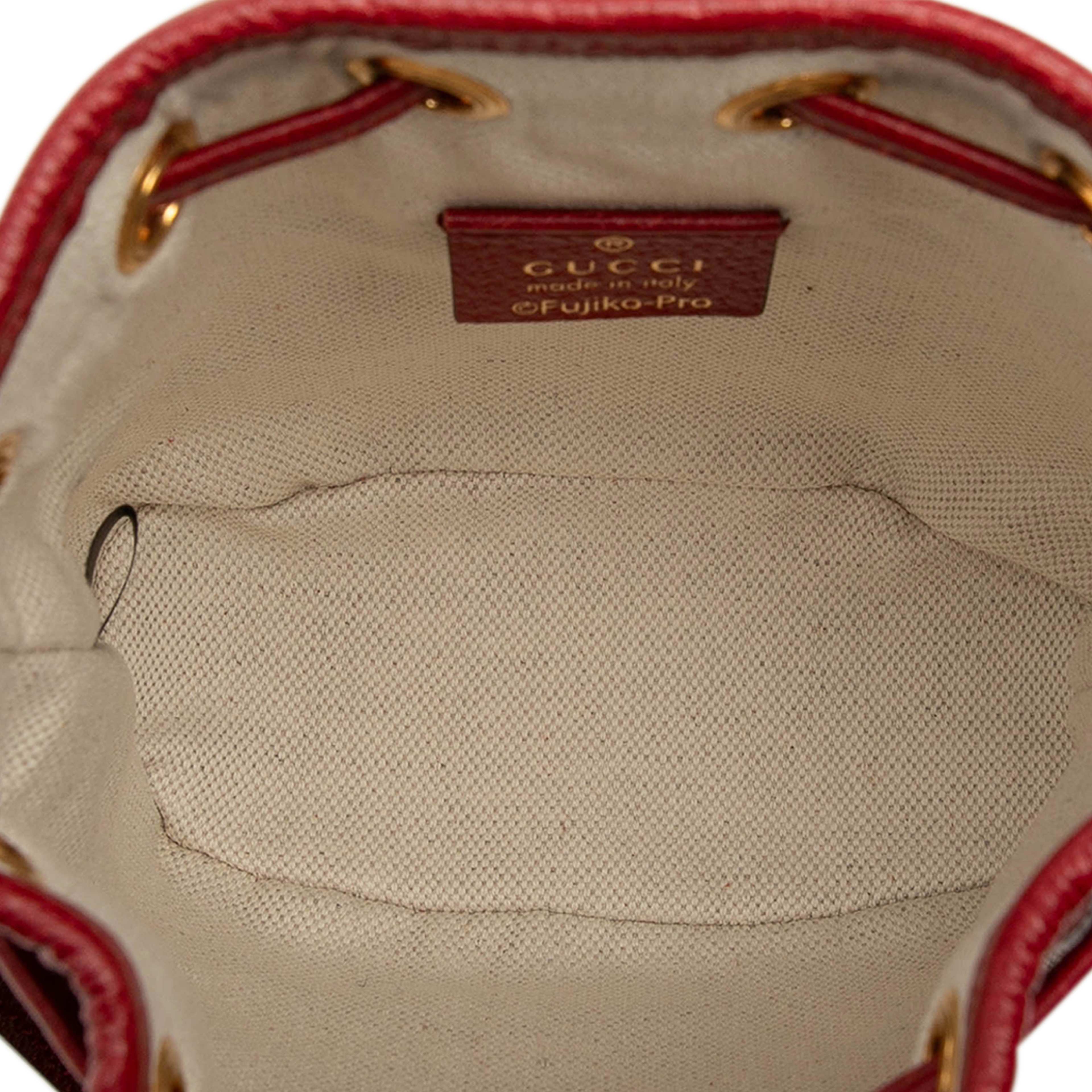Gucci Micro Gg Supreme Doraemon Bucket Bag, från Luxclusif, i färgen beige. Klicka för att öppna bilden i stort format