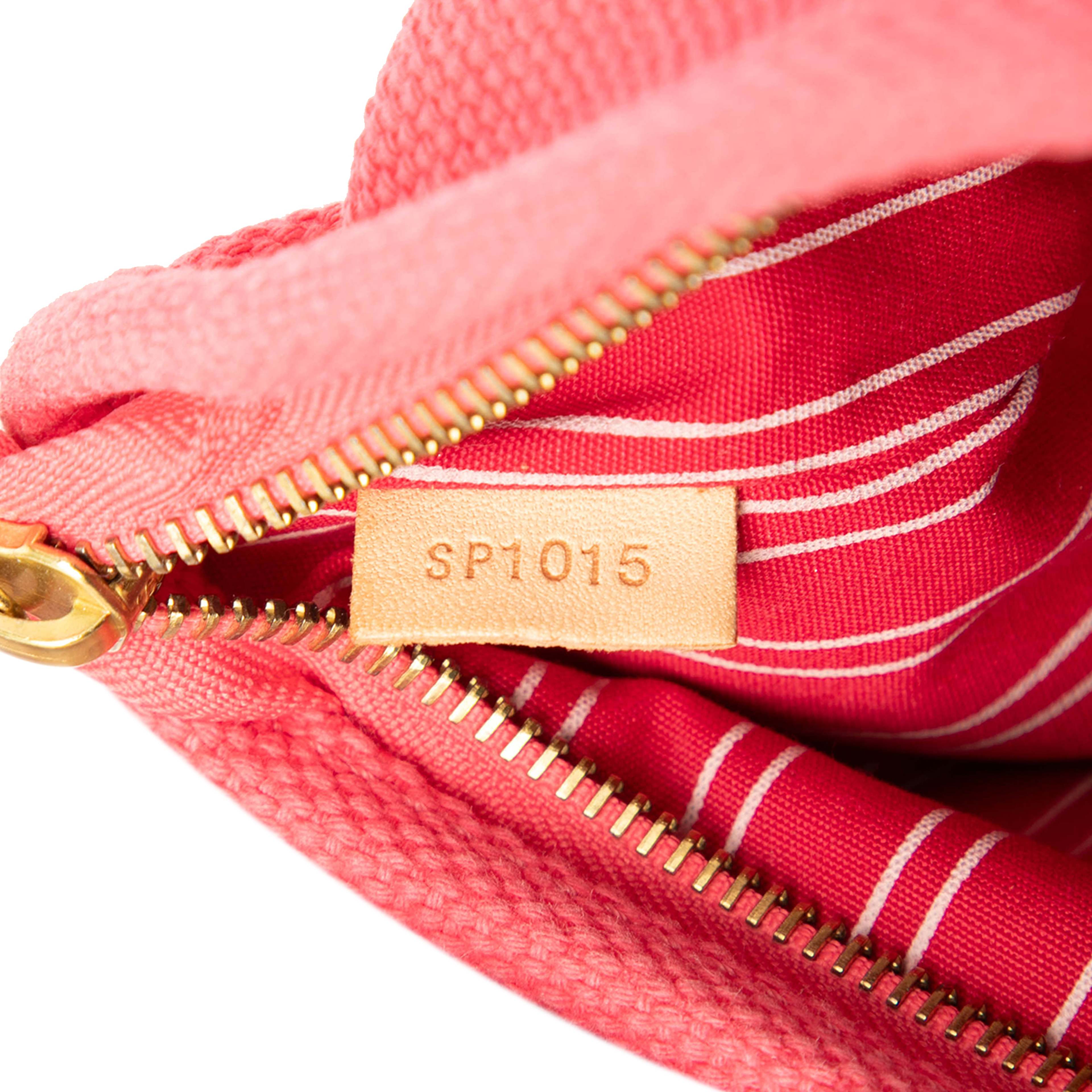 Louis Vuitton Antigua Pochette Plat Pm Pouch, från Luxclusif, i färgen pink. Klicka för att öppna bilden i stort format