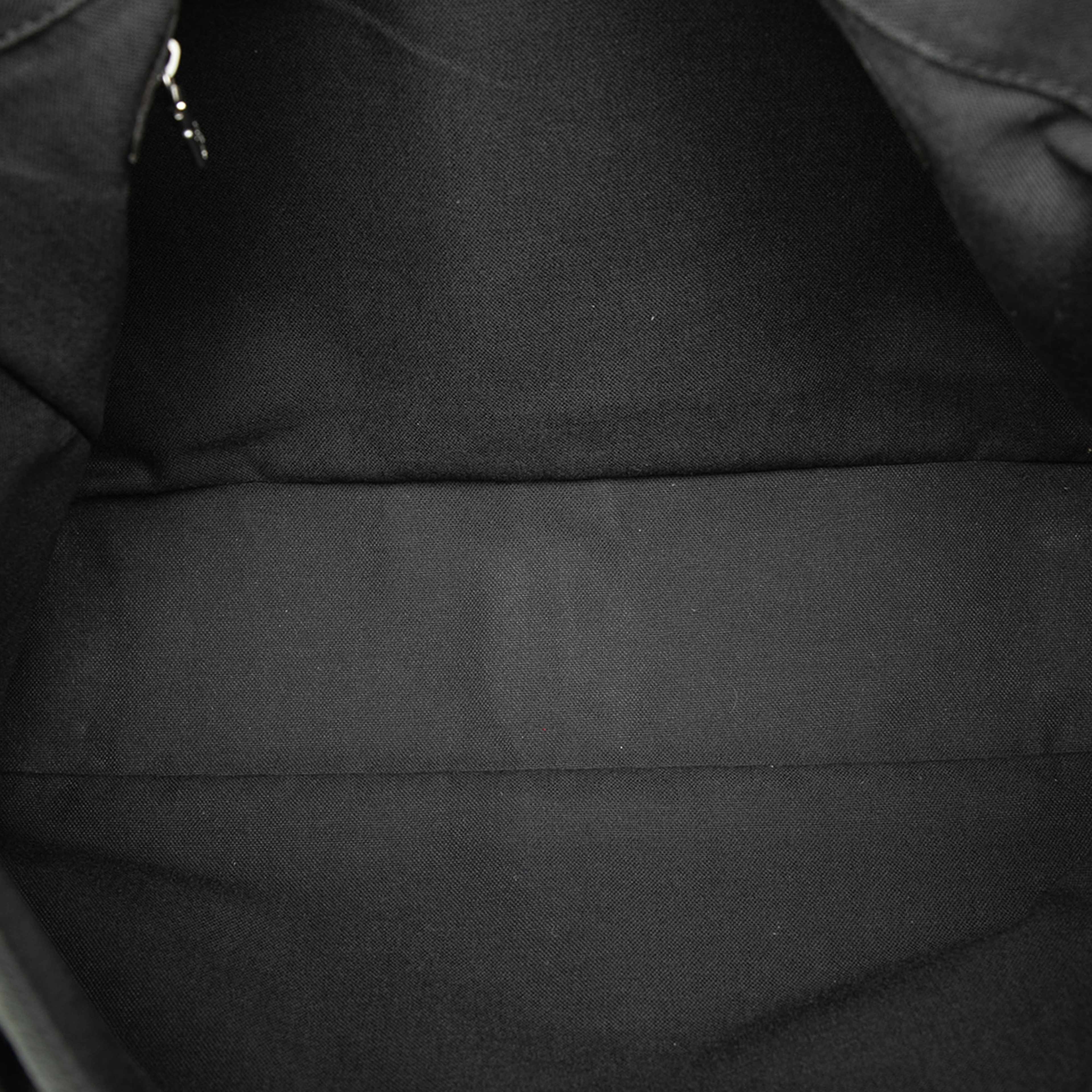 Louis Vuitton Taiga Dersou, från Luxclusif, i färgen dark green. Klicka för att öppna bilden i stort format