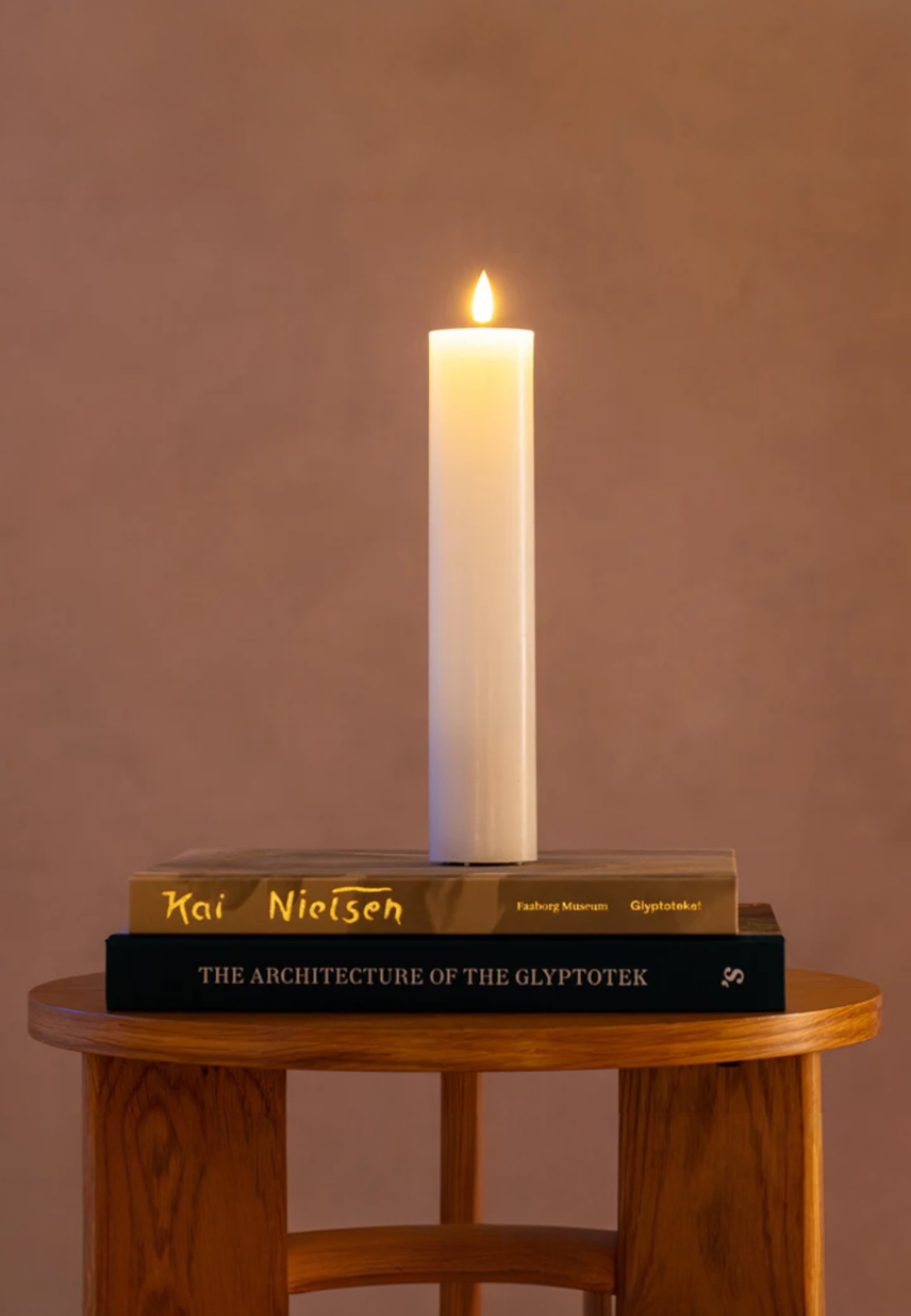 Sia Led-blockljus, Uppladdningsbart., från Led Nordic, i färgen vit. Klicka för att öppna bilden i stort format