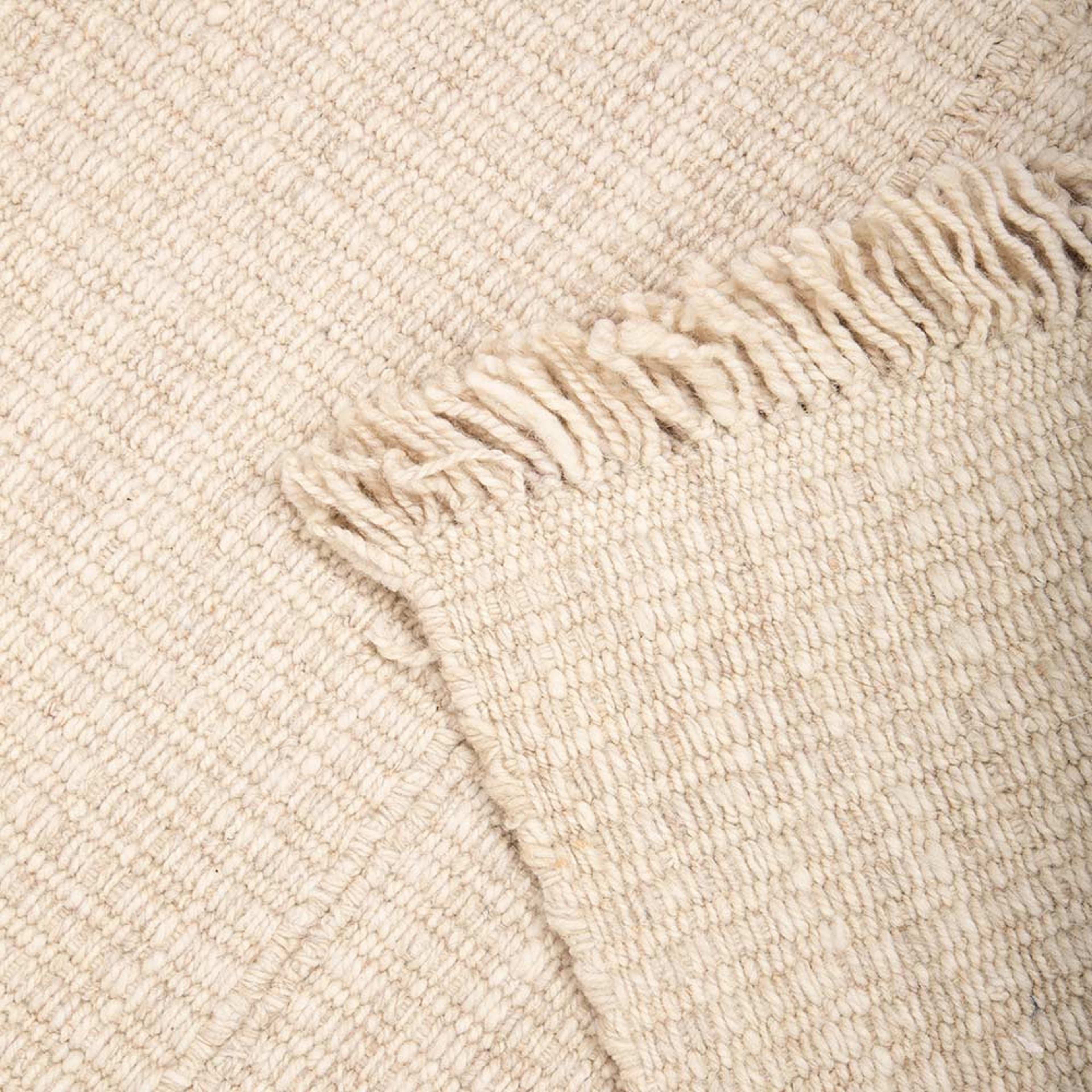 Petra Natural 170x230 cm, från Bargi, i färgen natural white. Klicka för att öppna bilden i stort format