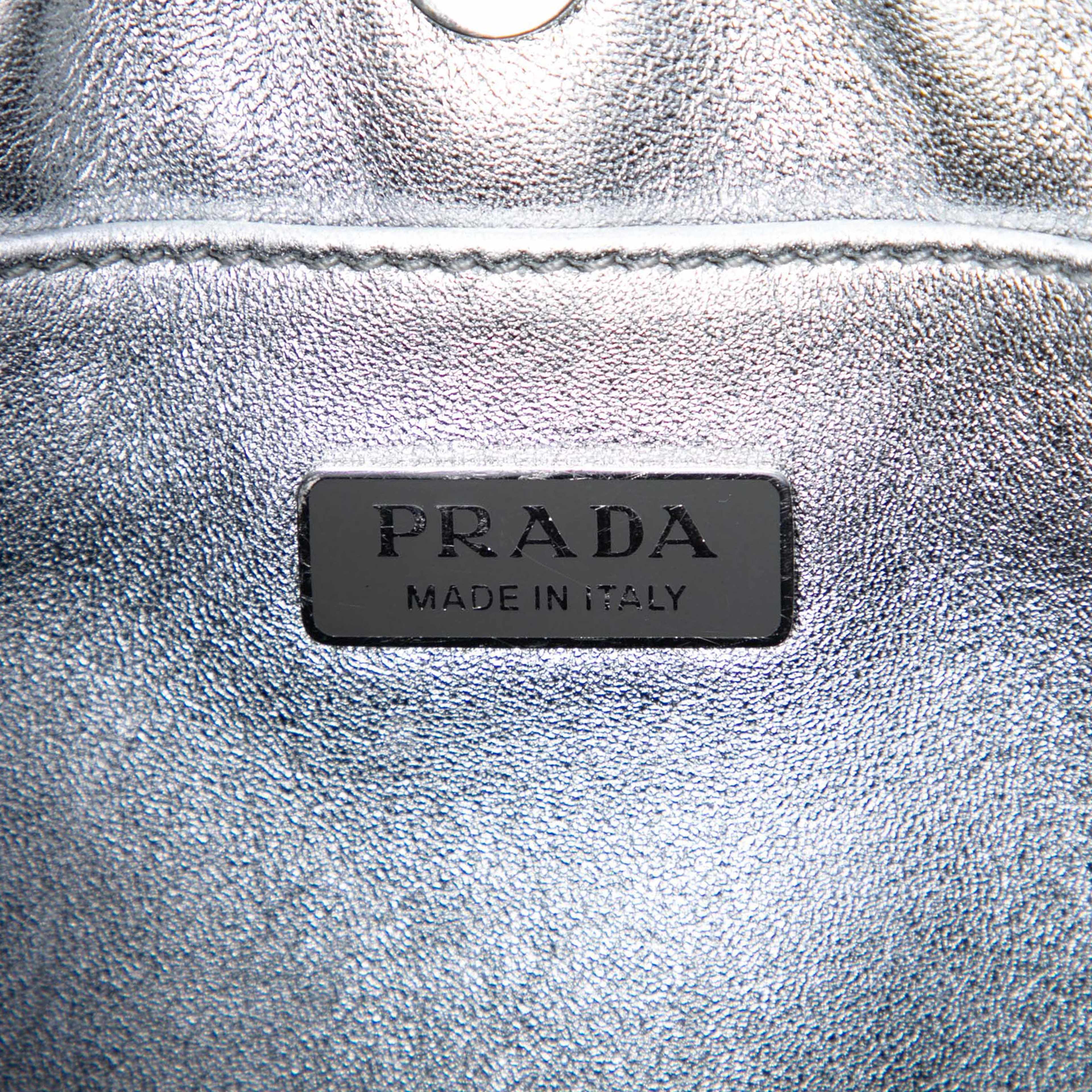 Prada Spazzolato Leather Cleo Shoulder Bag, från Luxclusif, i färgen silver. Klicka för att öppna bilden i stort format