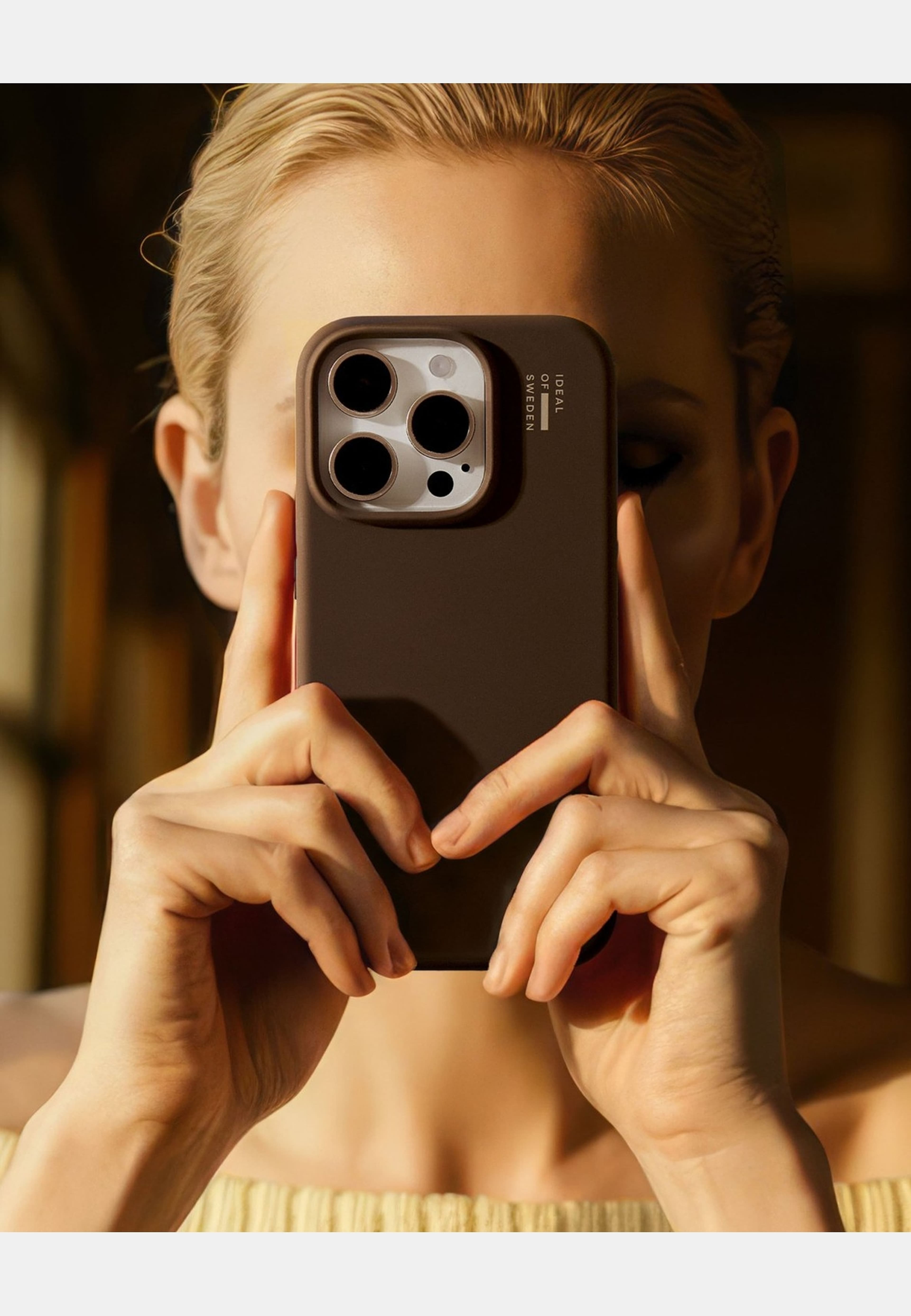 Silicone Case Iphone, från Ideal Of Sweden, i färgen brown. Klicka för att öppna bilden i stort format