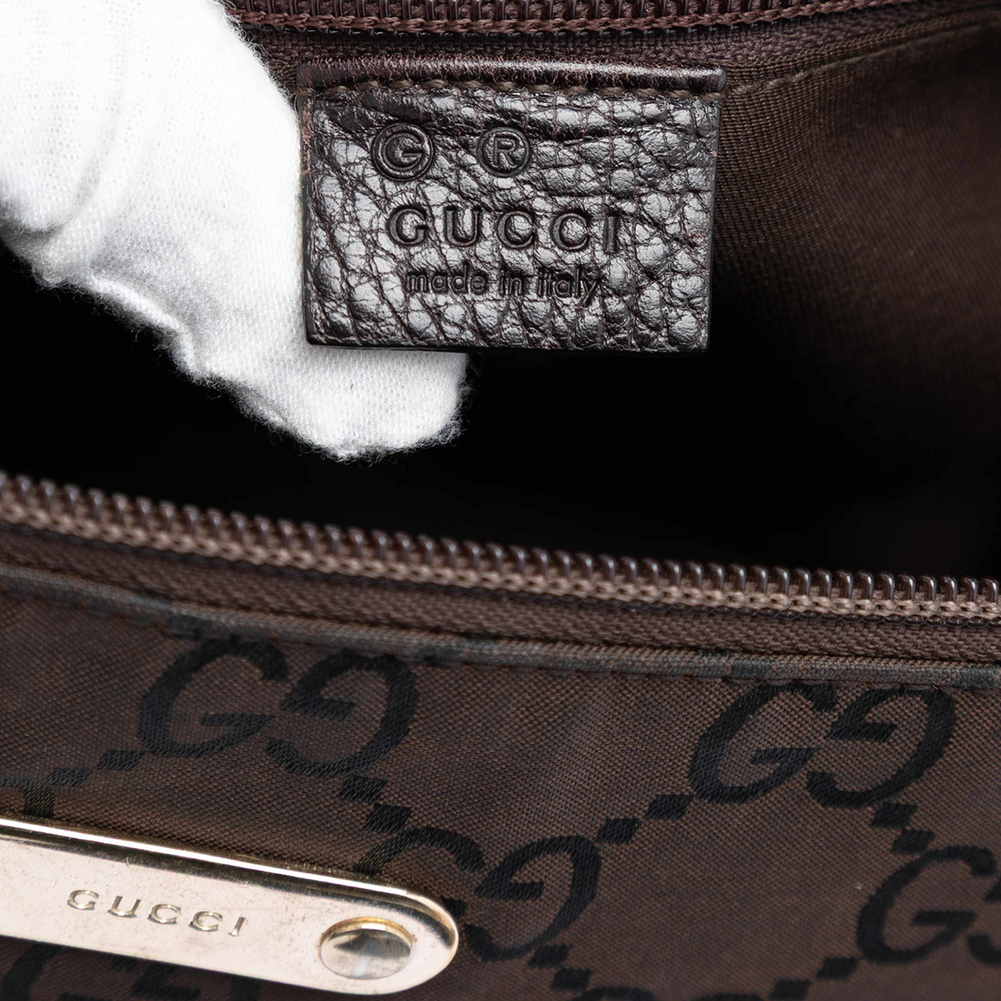 Gucci Gg Nylon Crossbody, från Luxclusif, i färgen dark brown. Klicka för att öppna bilden i stort format