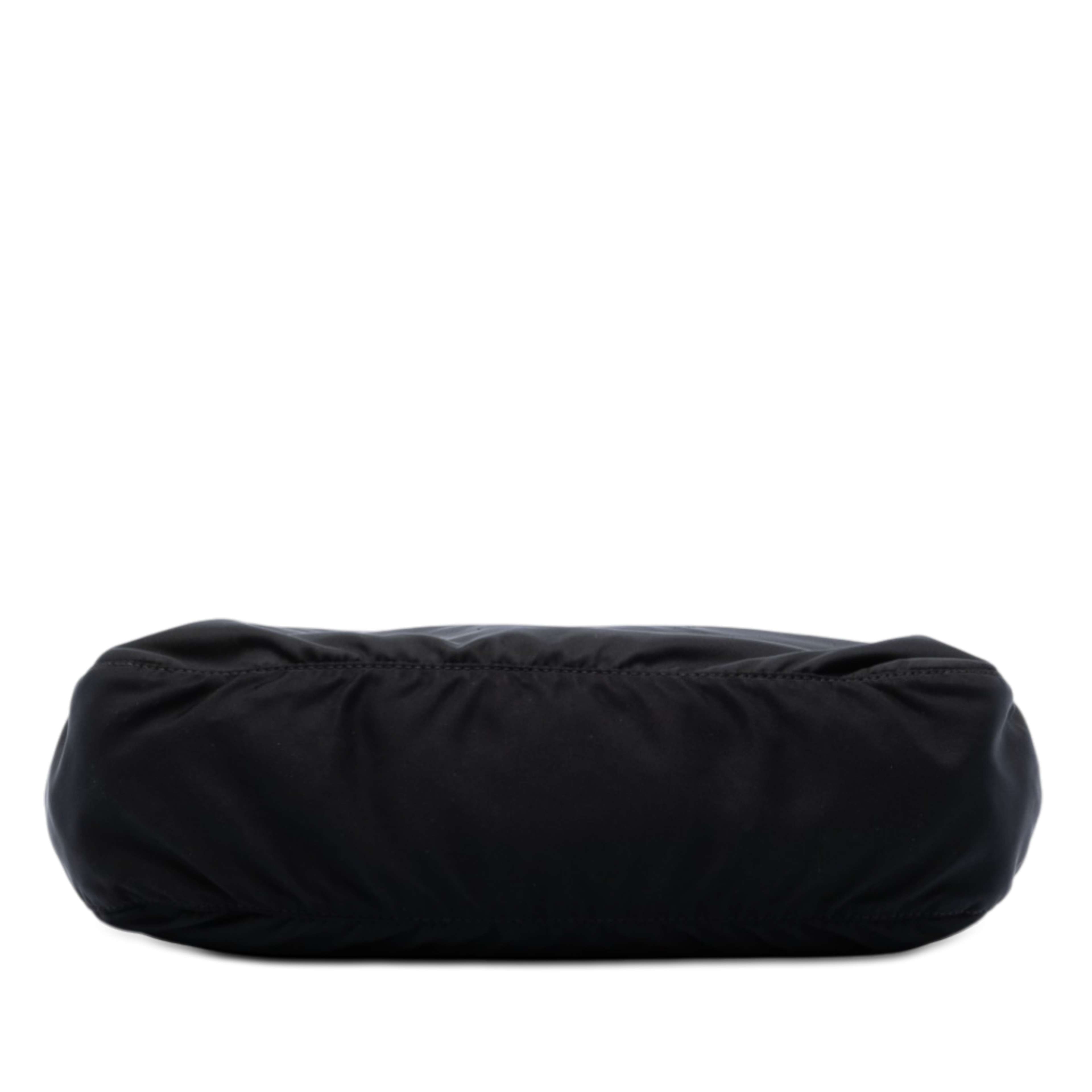 Prada Tessuto Zip Top Crossbody, från Luxclusif, i färgen black. Klicka för att öppna bilden i stort format