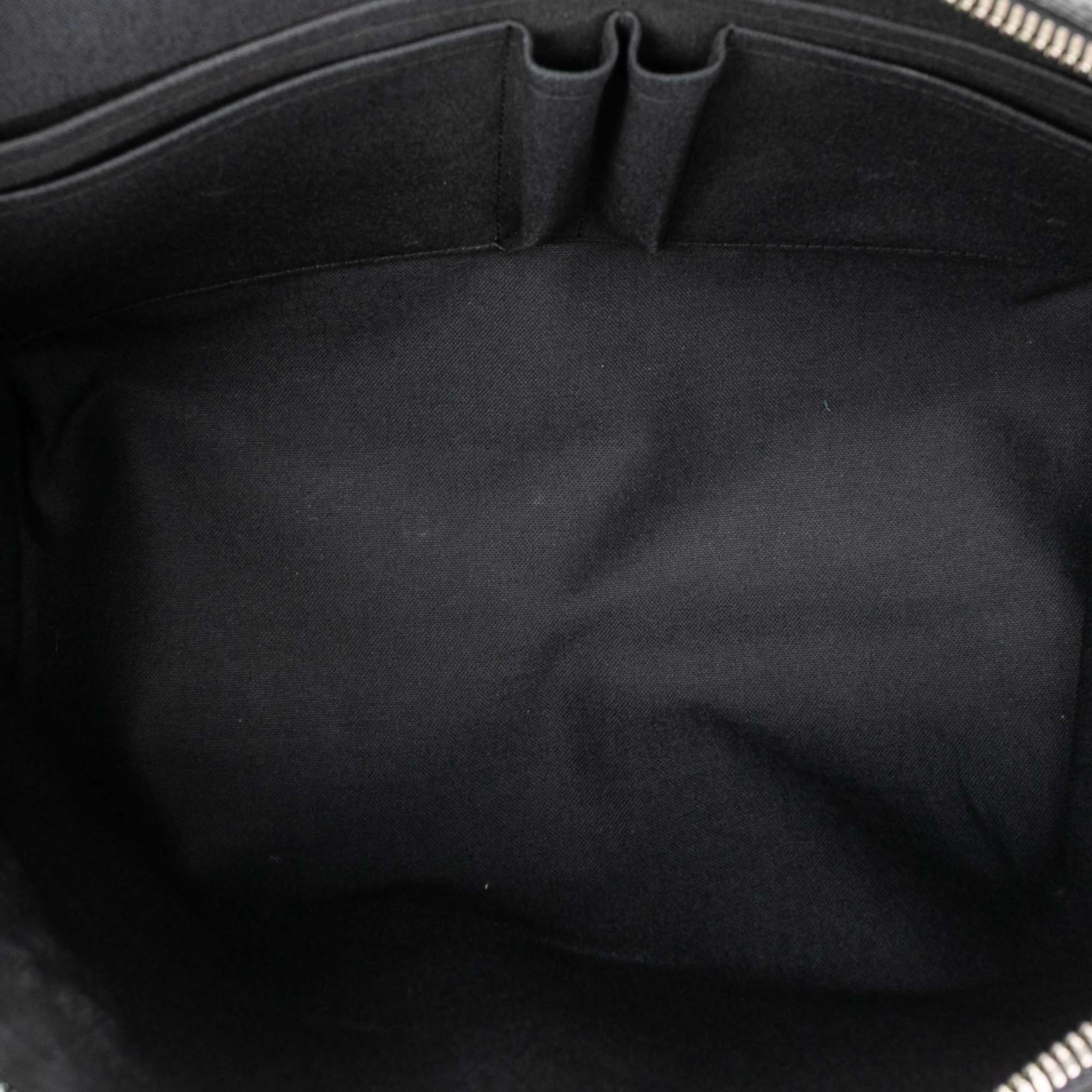 Louis Vuitton Damier Graphite Mick Mm, från Luxclusif, i färgen black. Klicka för att öppna bilden i stort format