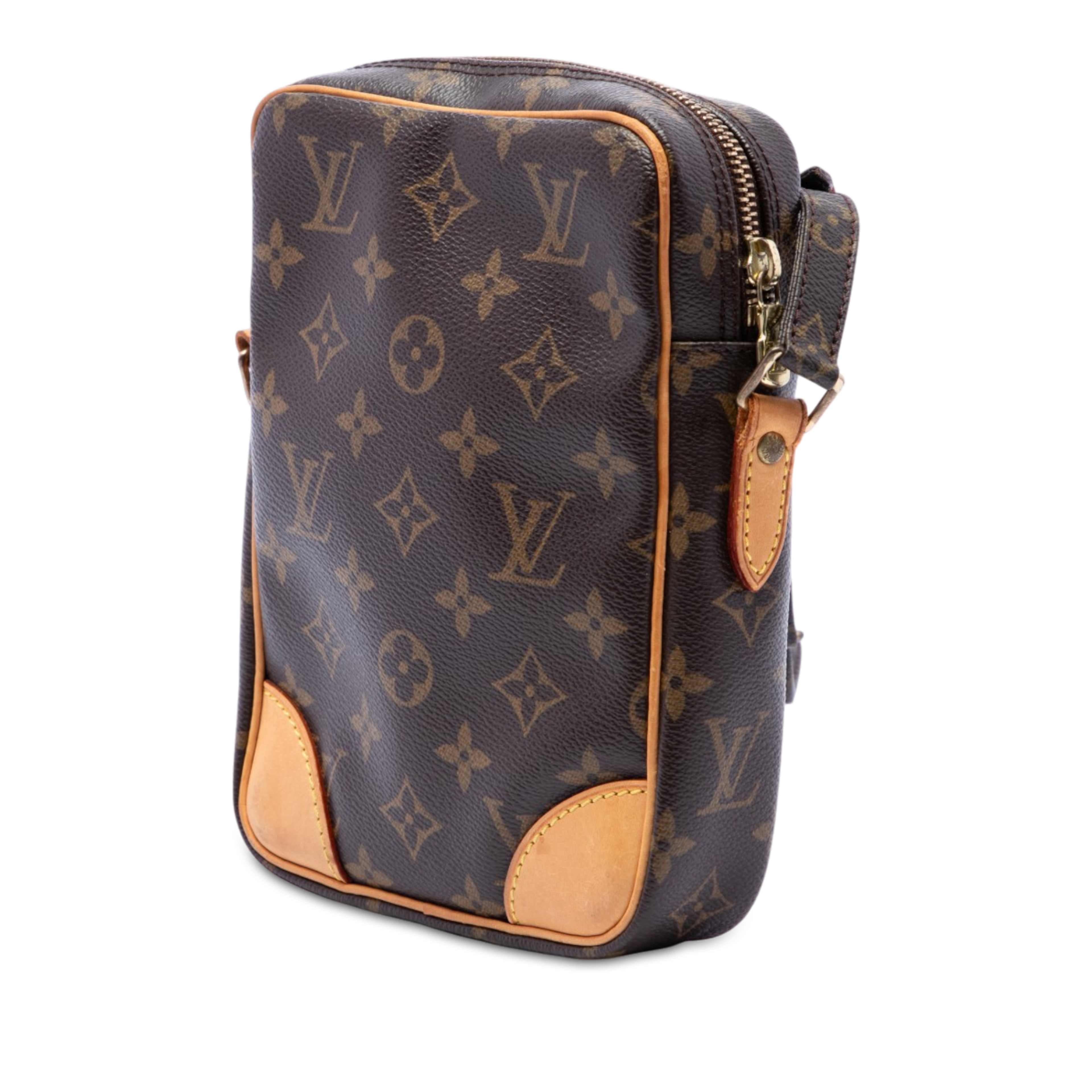 Louis Vuitton Monogram Danube, från Luxclusif, i färgen brun. Klicka för att öppna bilden i stort format