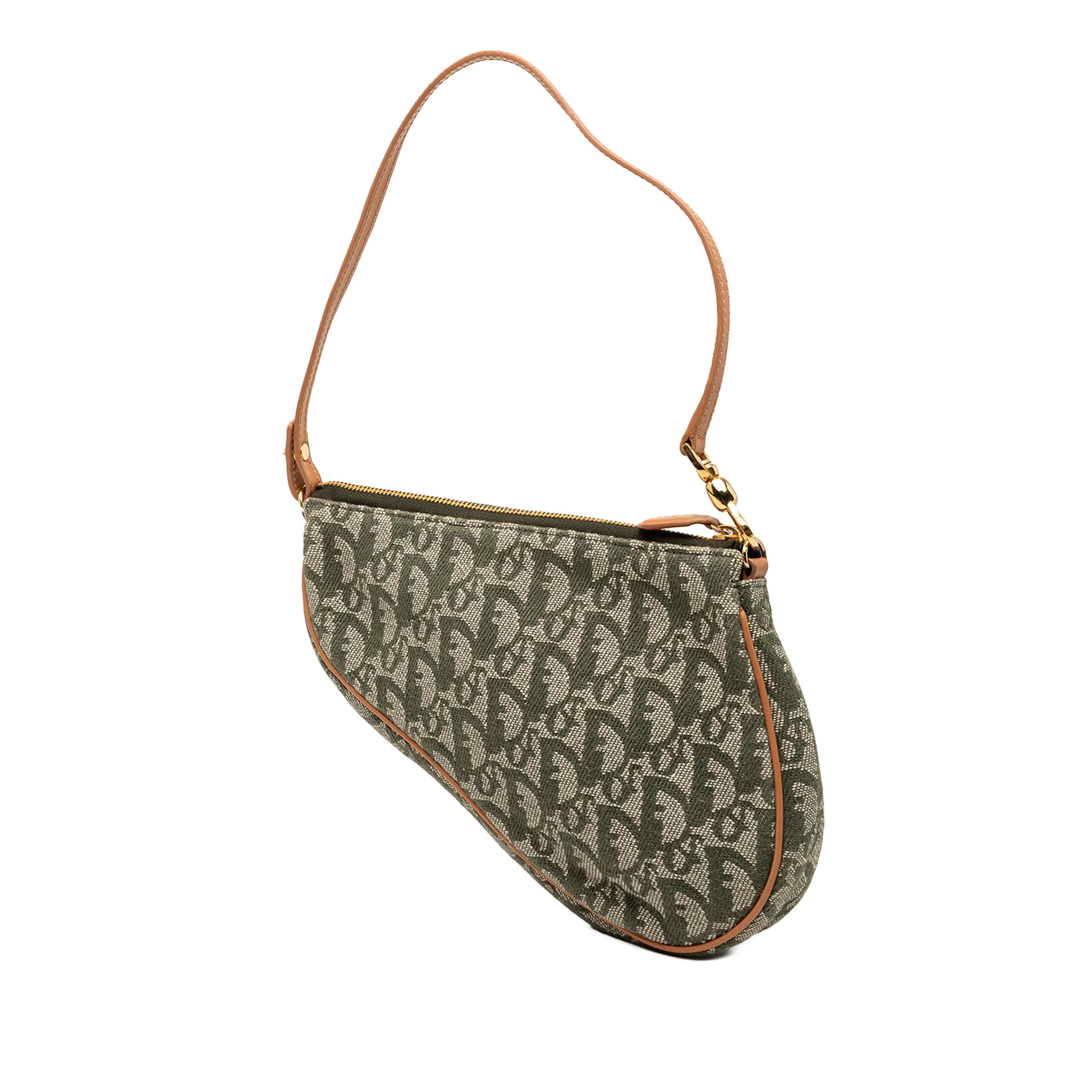 Dior Mini Diorissimo Canvas Saddle Pochette, från Luxclusif, i färgen grön. Klicka för att öppna bilden i stort format