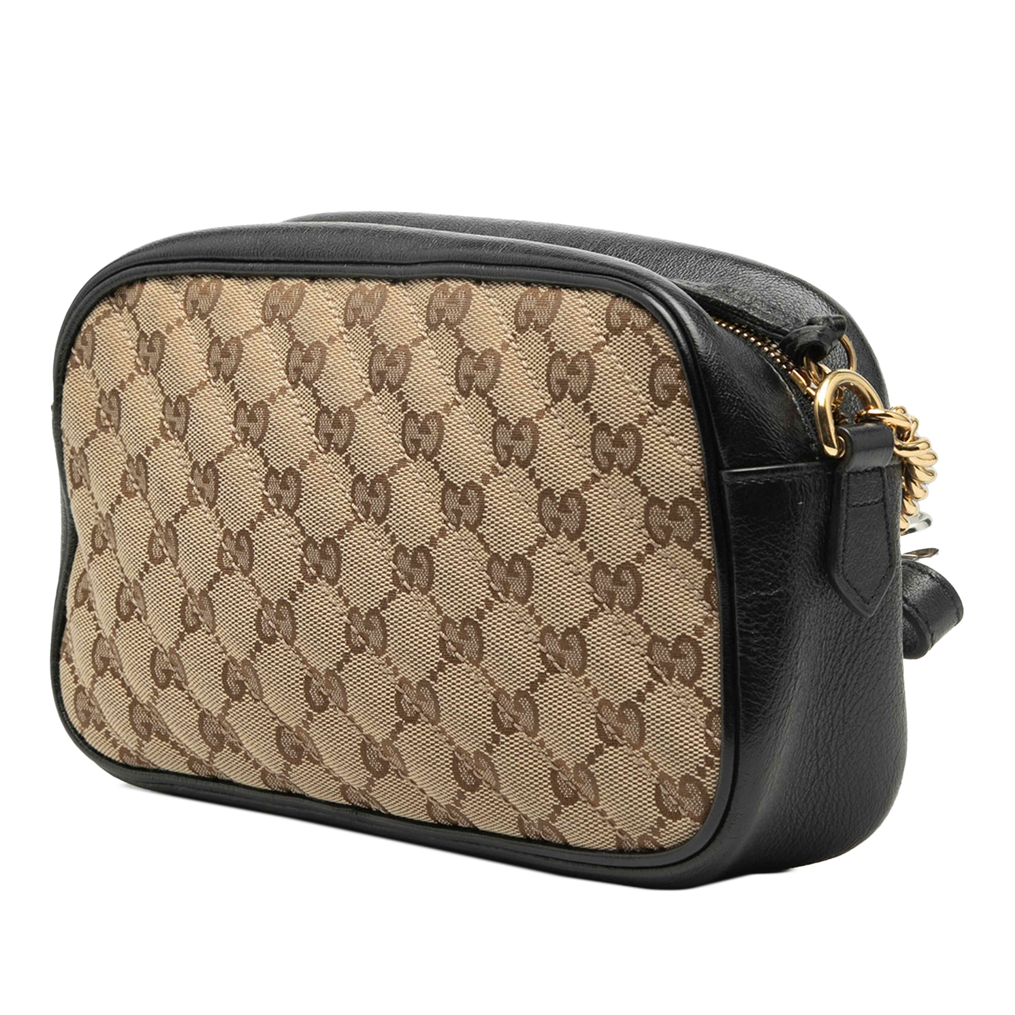 Gucci Small Gg Marmont Matelasse Gg Canvas And Leather Crossbody, från Luxclusif, i färgen beige. Klicka för att öppna bilden i stort format