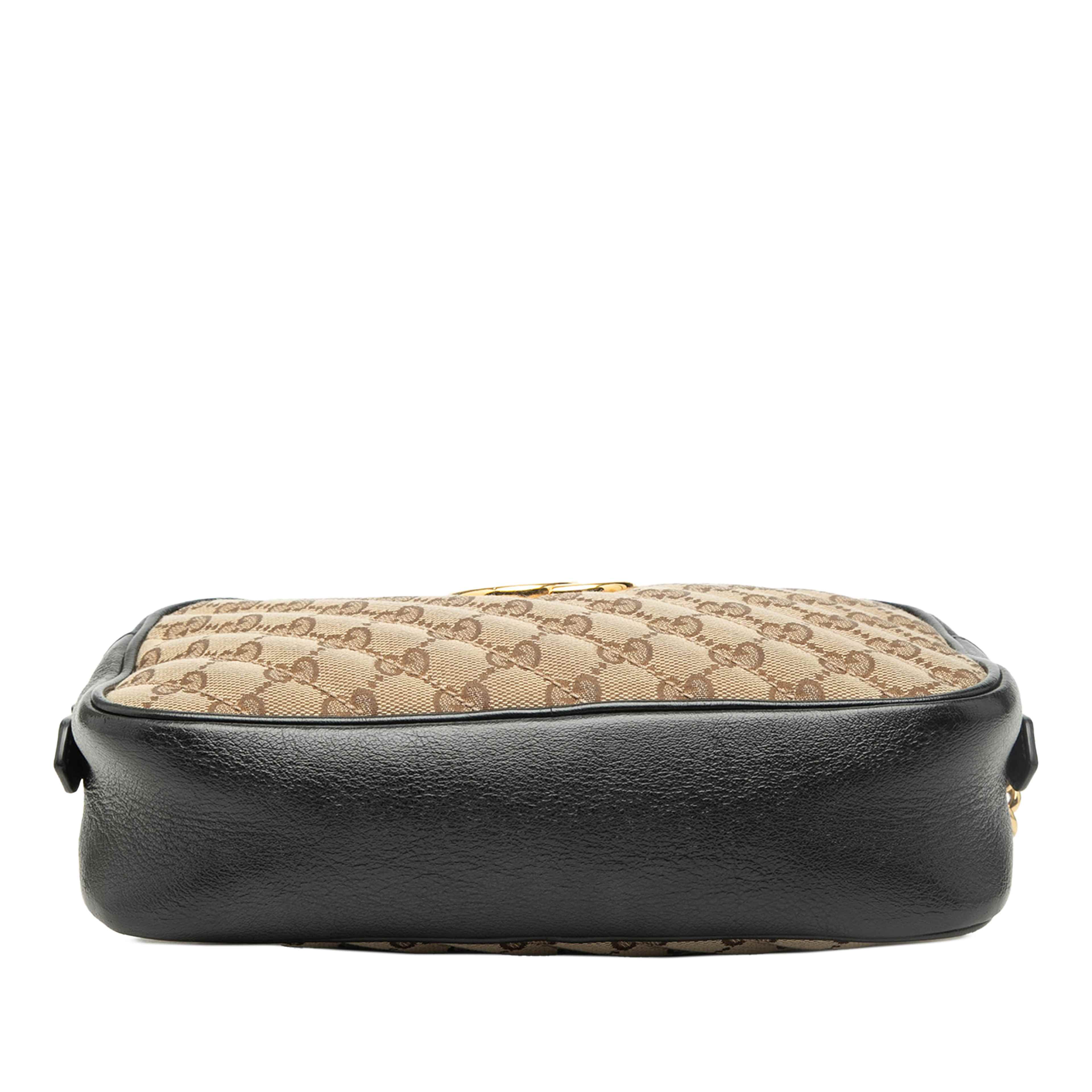Gucci Small Gg Marmont Matelasse Gg Canvas And Leather Crossbody, från Luxclusif, i färgen beige. Klicka för att öppna bilden i stort format