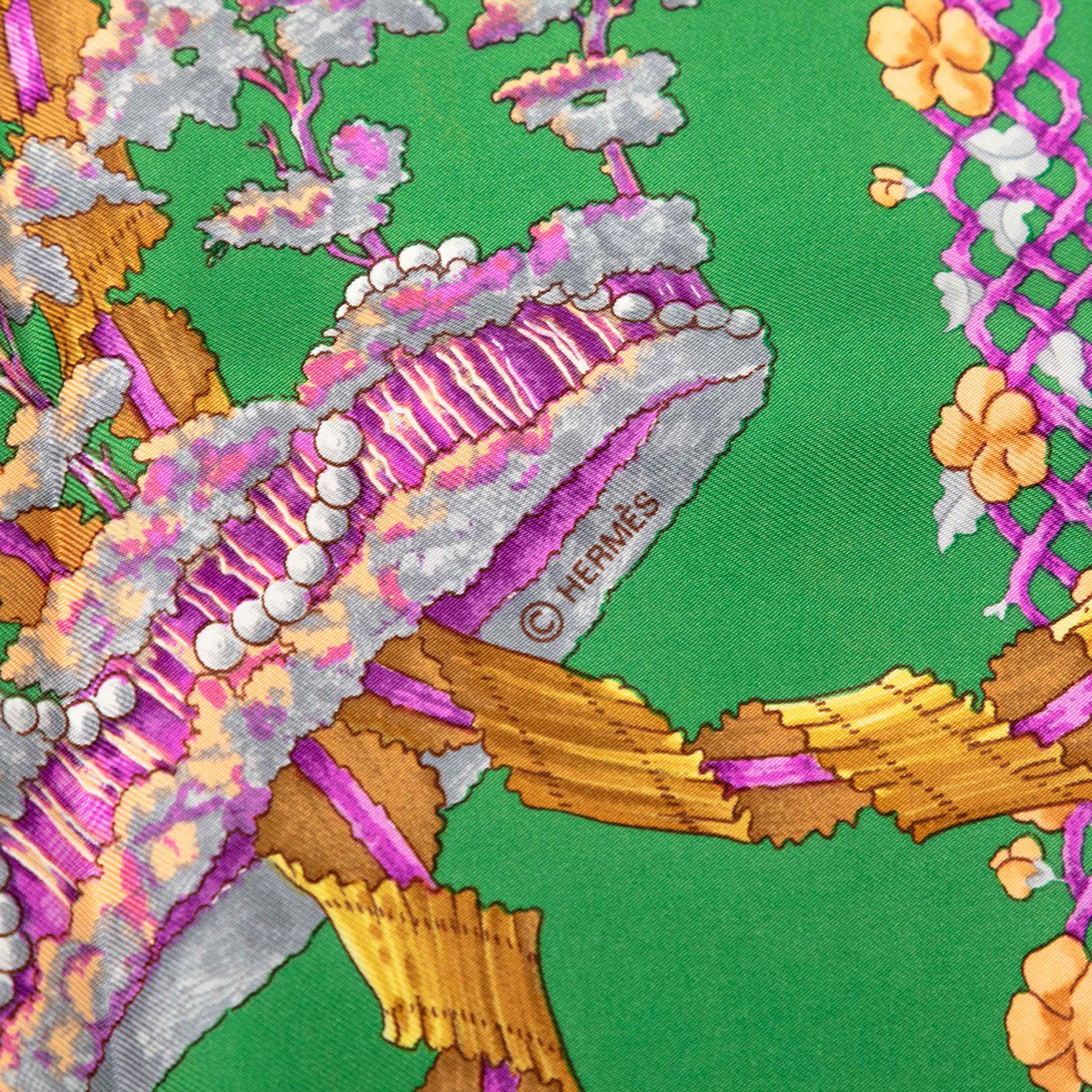 Hermès Le Sacre Du Printemps Silk Scarf 90, från Luxclusif, i färgen grön. Klicka för att öppna bilden i stort format