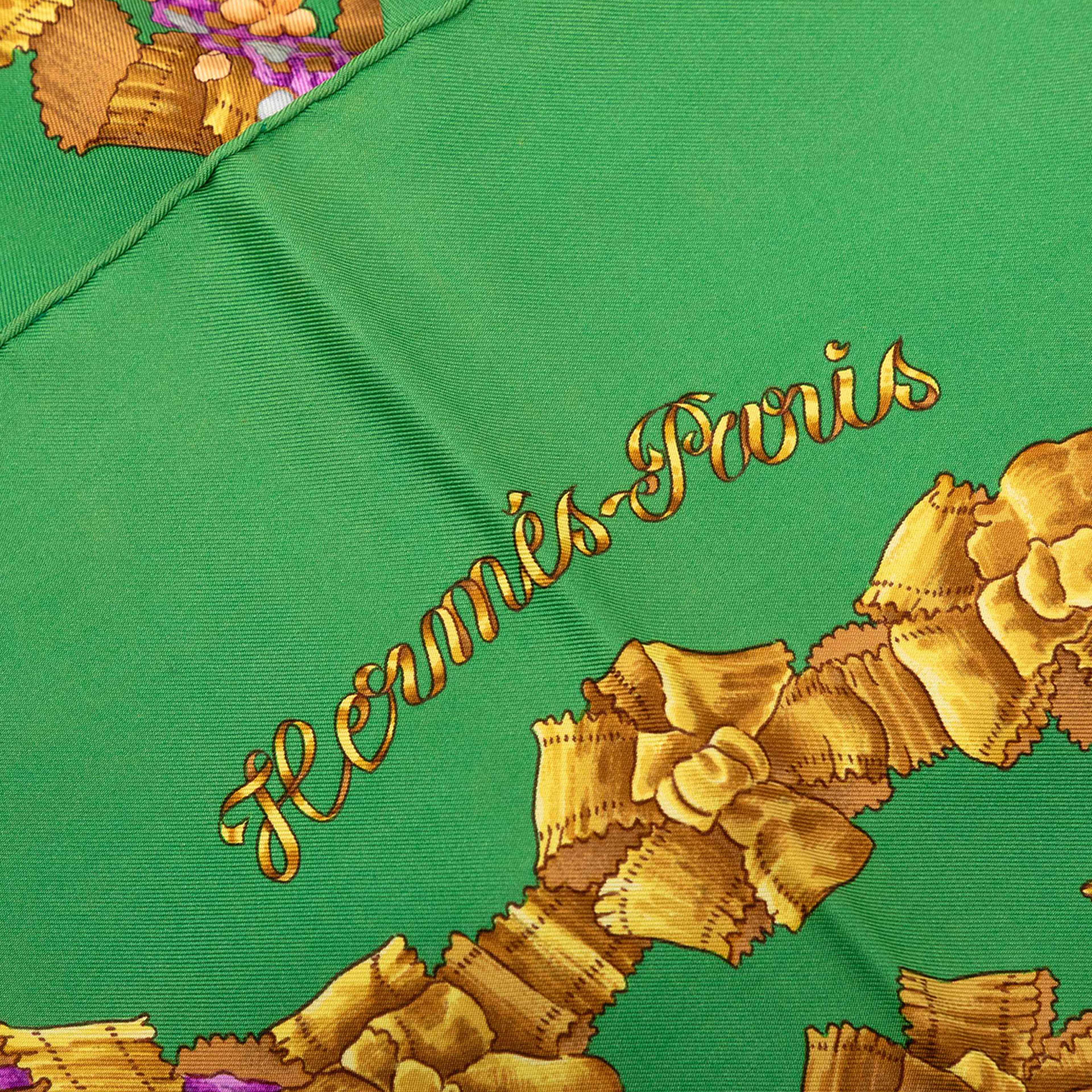 Hermès Le Sacre Du Printemps Silk Scarf 90, från Luxclusif, i färgen grön. Klicka för att öppna bilden i stort format