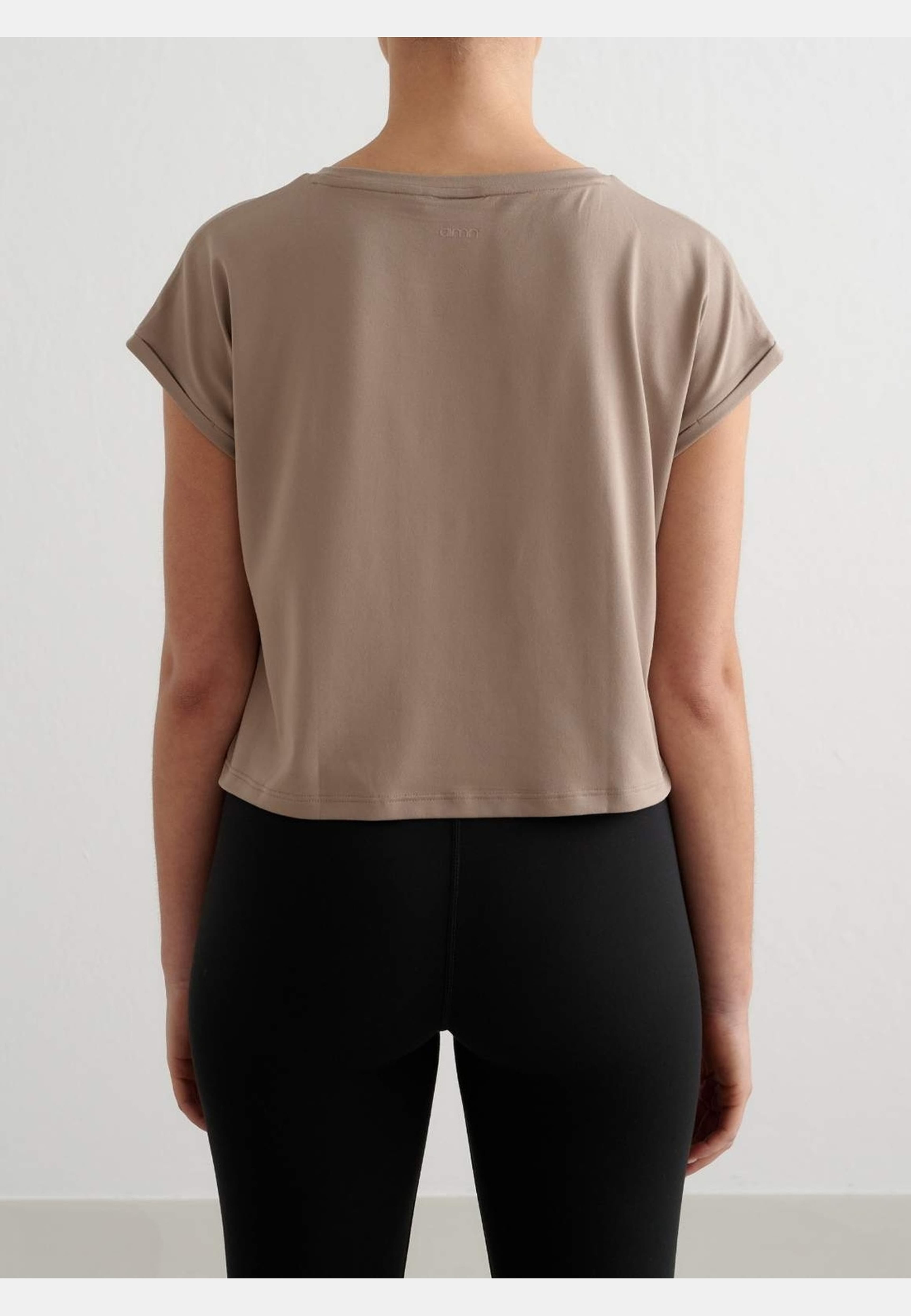 Soft Basic Roll Sleeve Top, från aim'n, i färgen espresso. Klicka för att öppna bilden i stort format