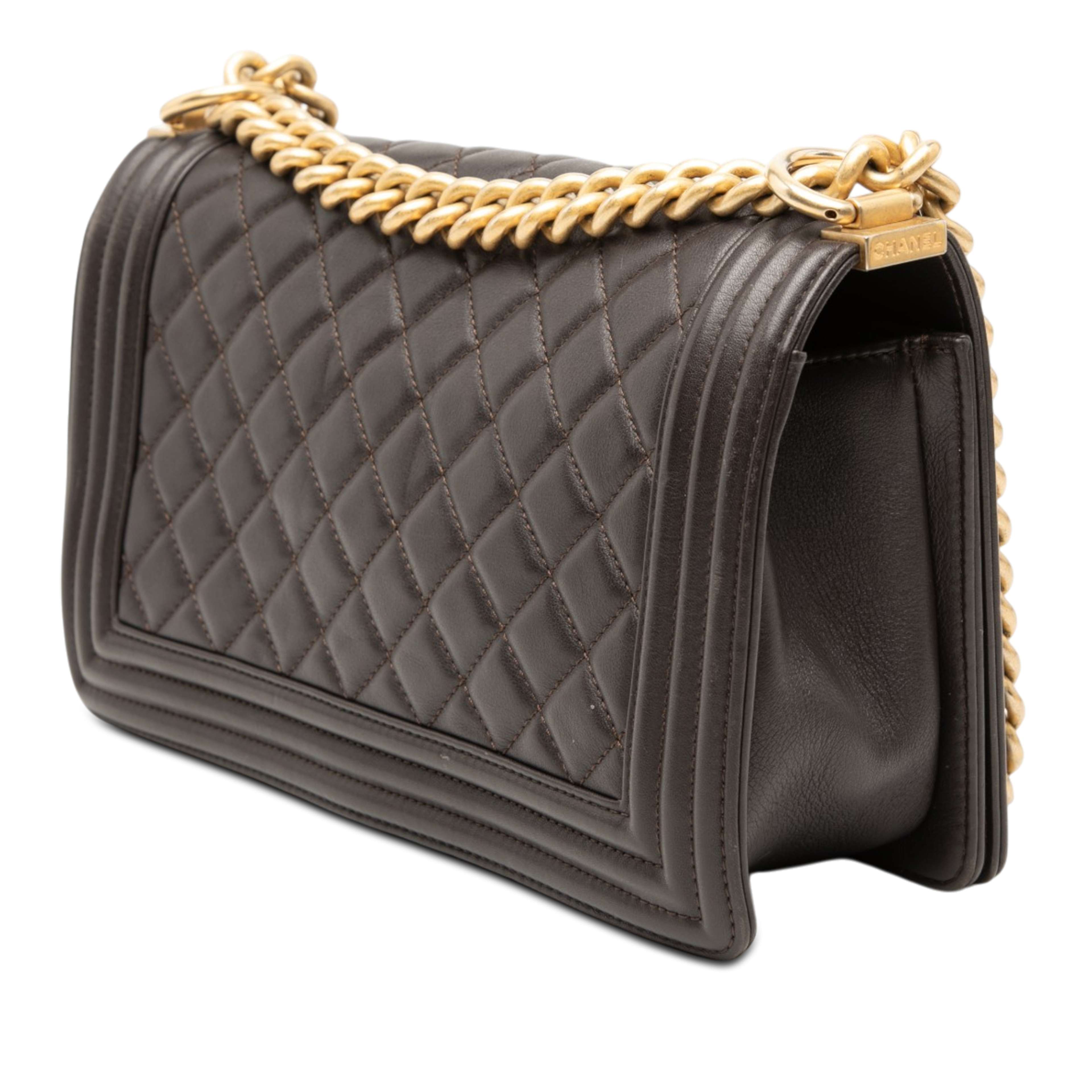 Chanel Old Medium Quilted Lambskin Boy Flap, från Luxclusif, i färgen dark brown. Klicka för att öppna bilden i stort format