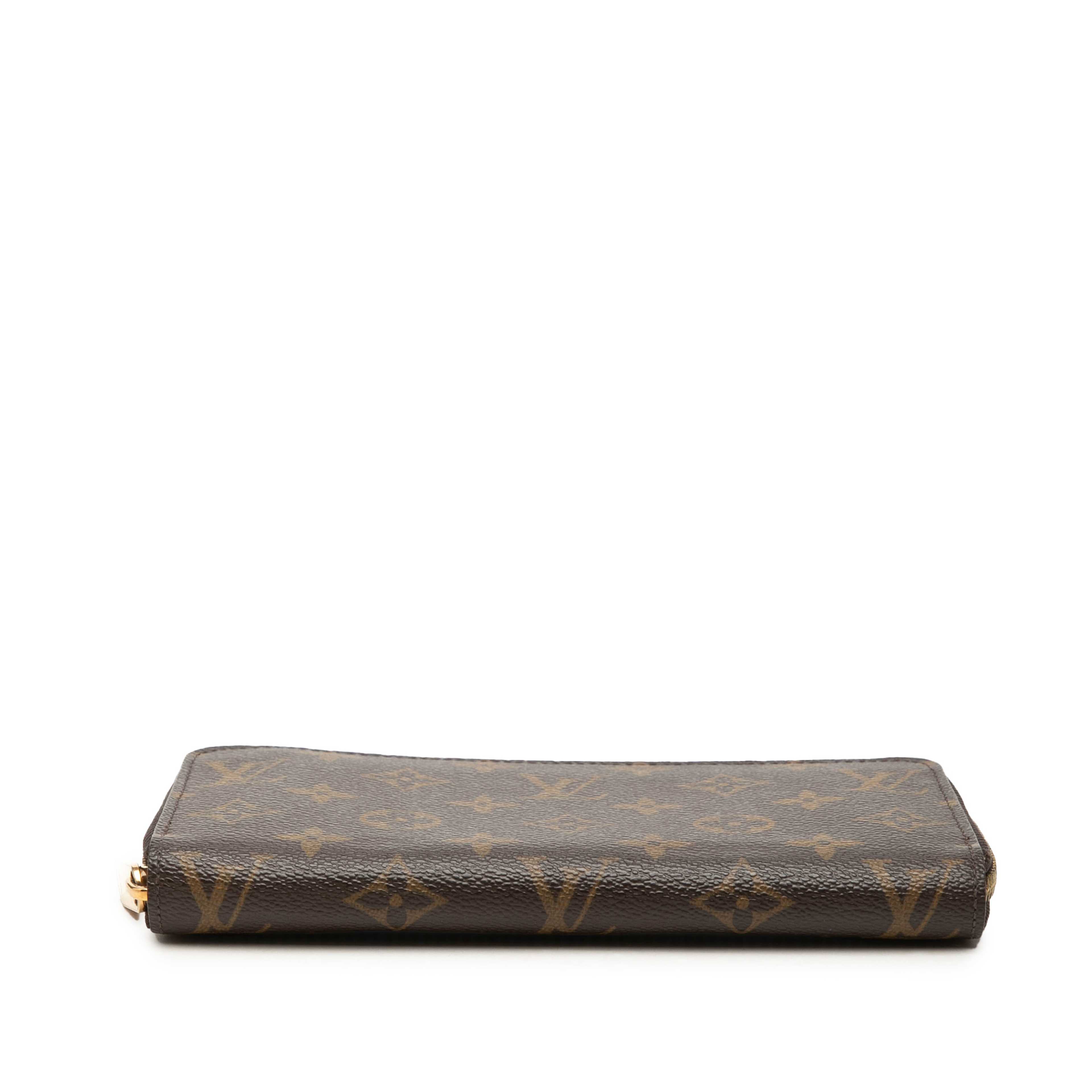 Louis Vuitton Monogram Zippy Long Wallet, från Luxclusif, i färgen brun. Klicka för att öppna bilden i stort format