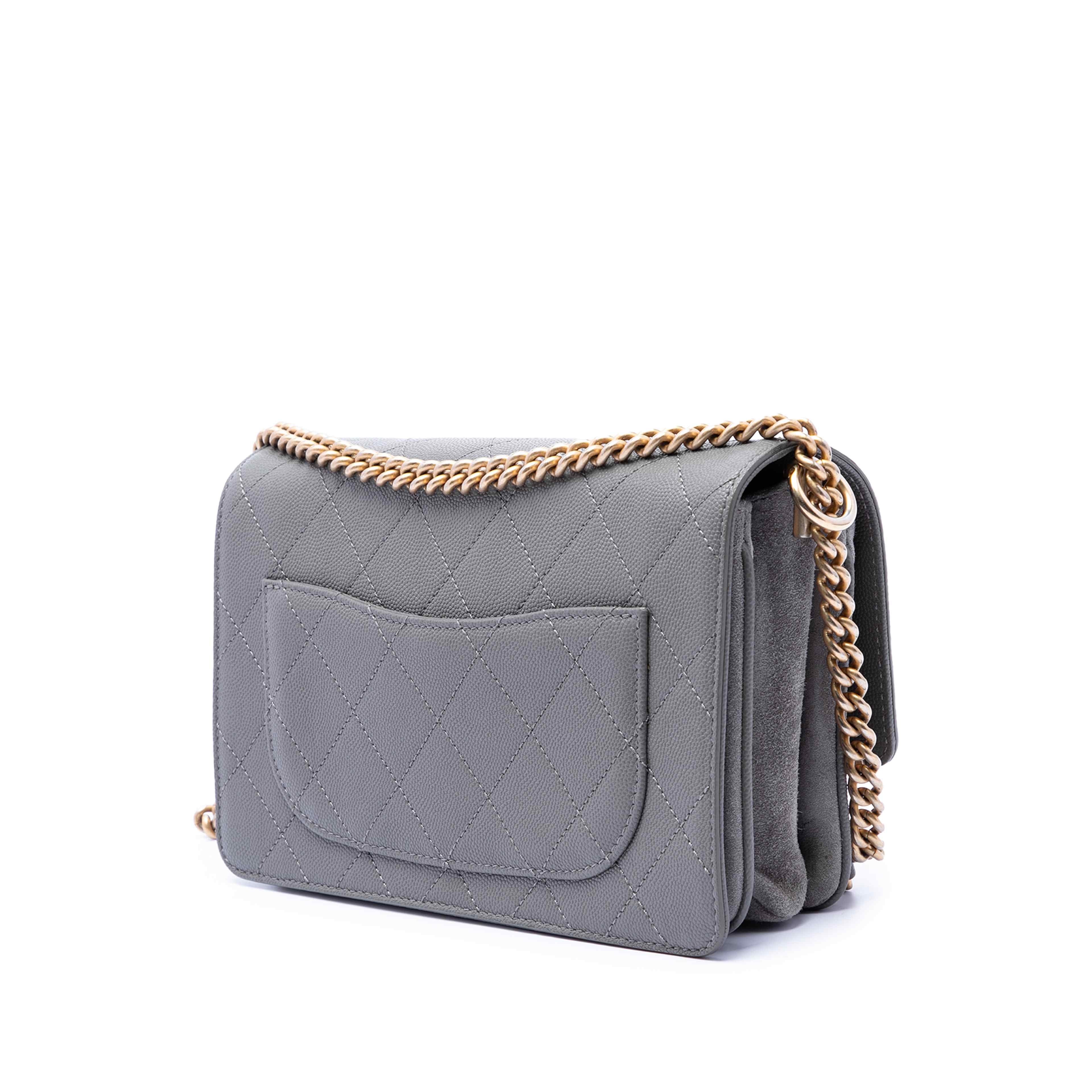 Chanel Small Cc Stitched Caviar And Suede Lady Coco Flap, från Luxclusif, i färgen grå. Klicka för att öppna bilden i stort format