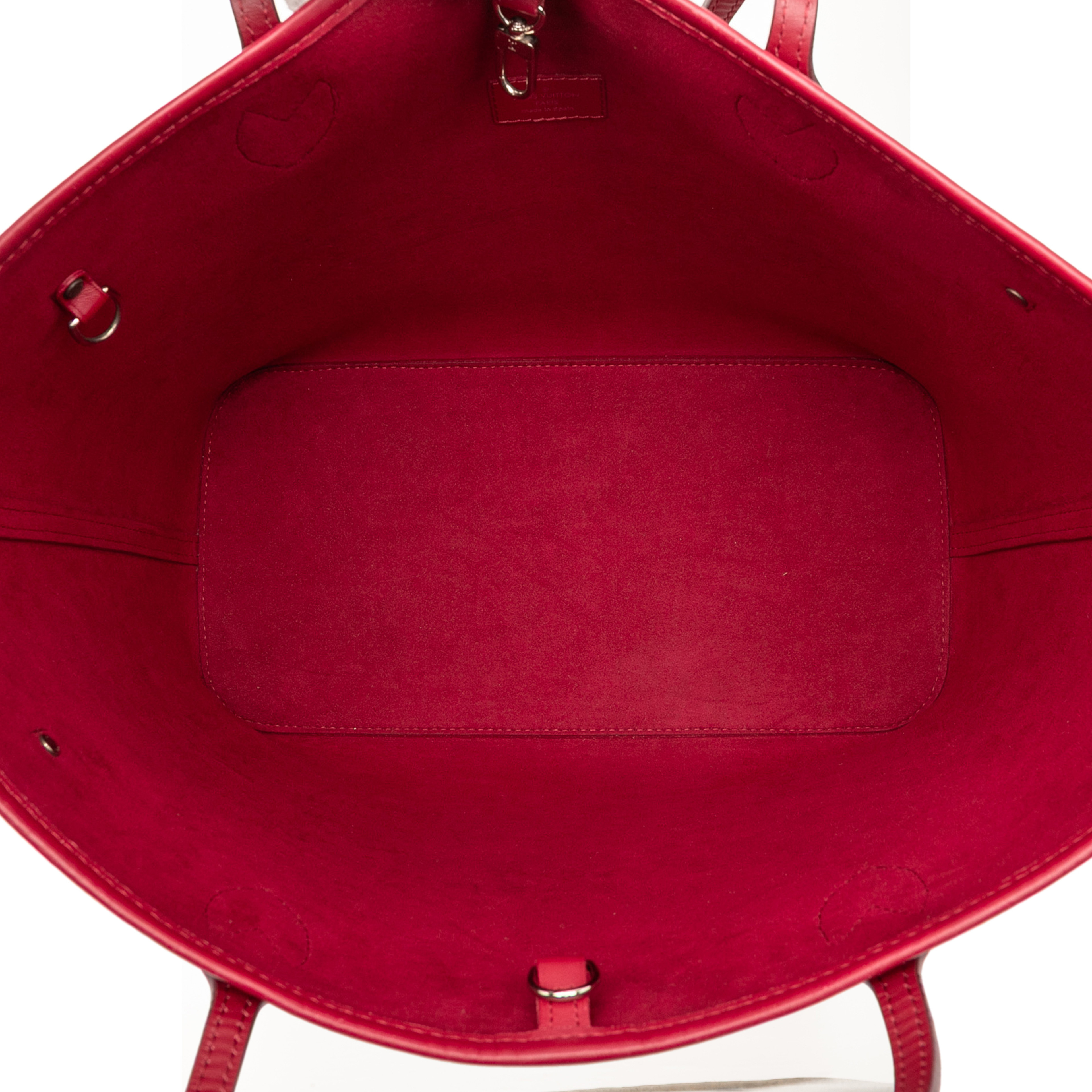 Louis Vuitton Epi Neverfull Mm, från Luxclusif, i färgen red. Klicka för att öppna bilden i stort format