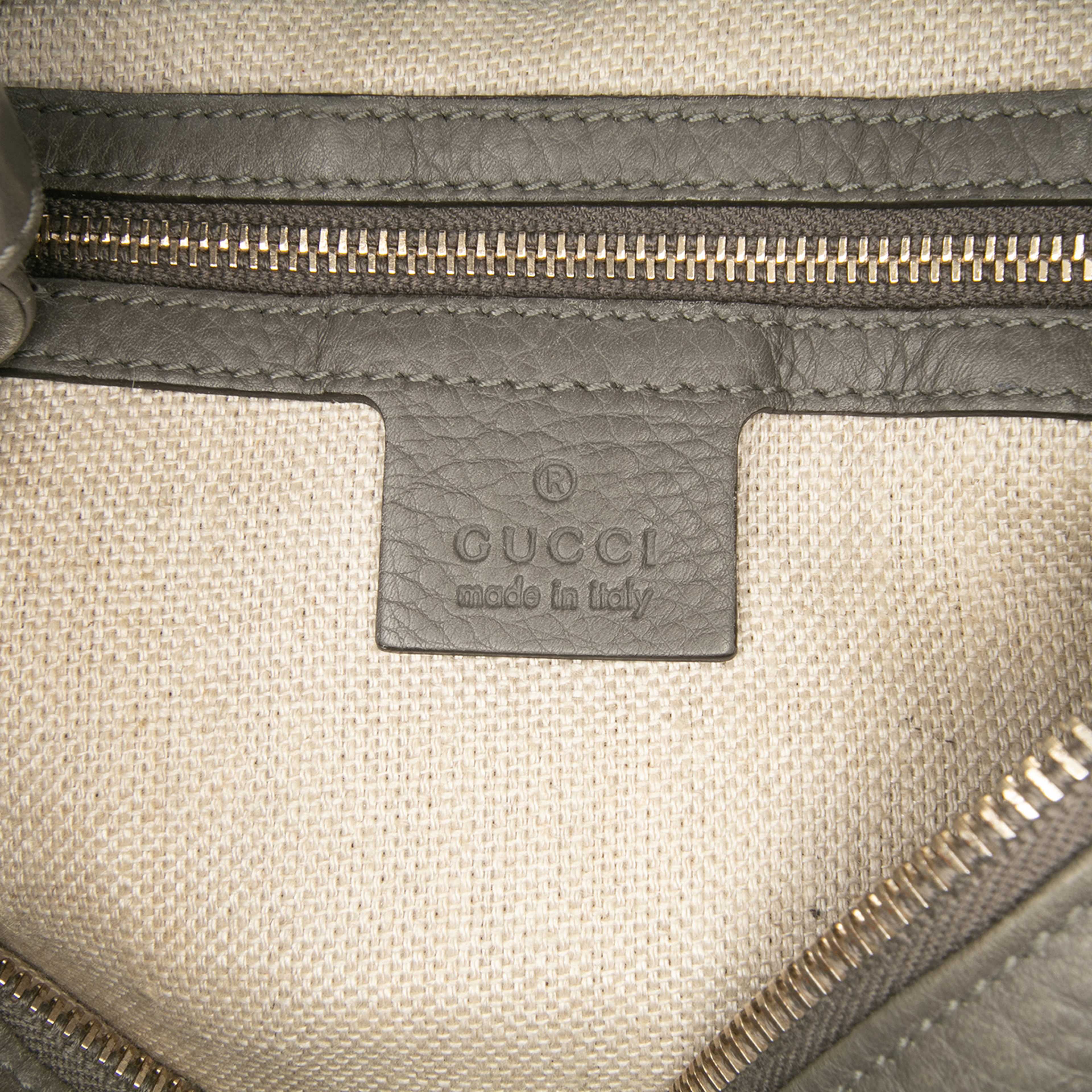 Gucci Leather Greenwich Hobo, från Luxclusif, i färgen gray.